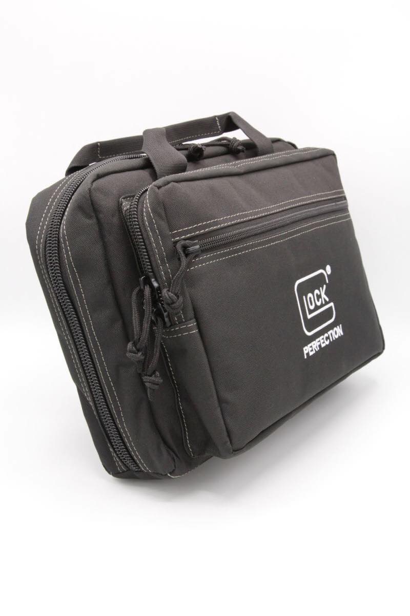 กระเป๋าปืนสั้น Glock ช่องด้านในบุกันกระแทก ตัวซิปมีรูสำหรับให้ล๊อคกุญแจได้ สามารถใส่ปืนสั้นได้2กระบอก และ แม็คกระซีน5แม็ค มี4สี -สีดำ -สีทราย -สีเขียว -สีเทา ราคา 1,300 บาท Eme 100 บา