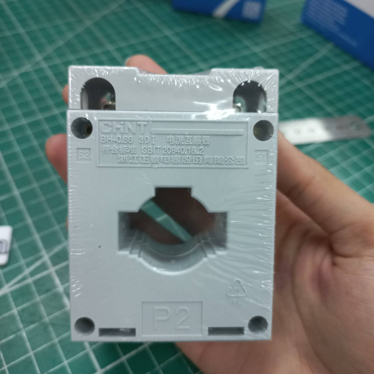 หม้อแปลงกระแสไฟฟ้า CT 250/5A CHINT BH-0.66 30I Class 0.5 Current Transformer