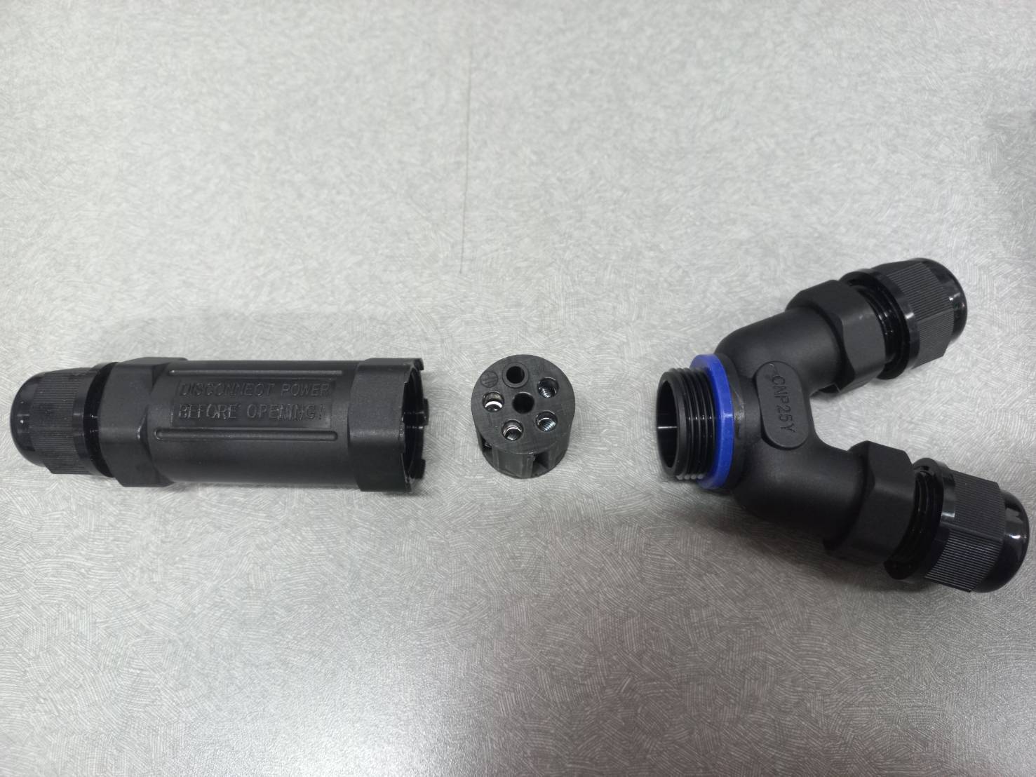 ข้อต่อสายไฟกันน้ำ แบบตัว Y 4P ใช้กับสายไฟฟ้า เบอร์ 0.5 ถึง 2.5 mm² แบบขันน็อต