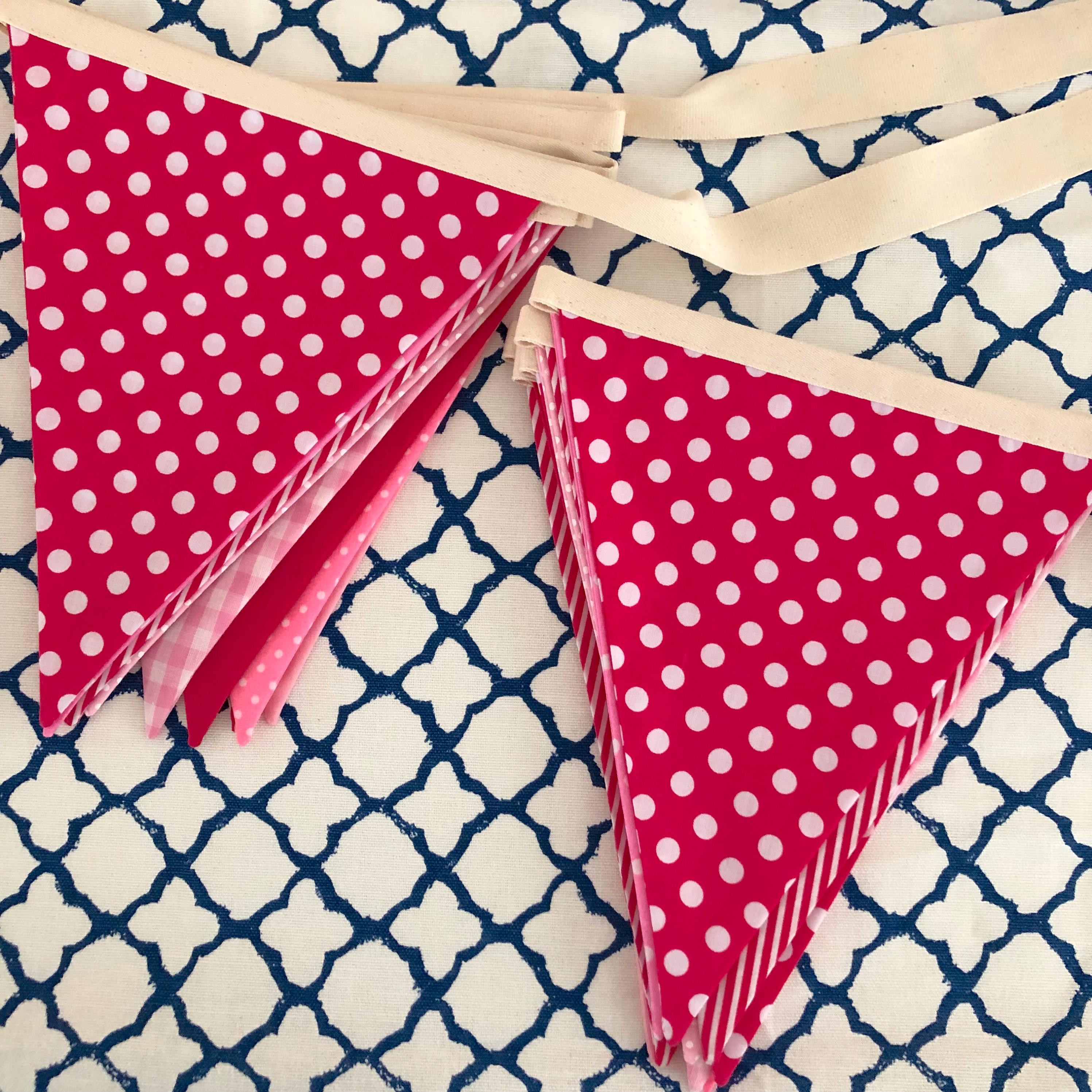 ธงผ้าโทนสีชมพู