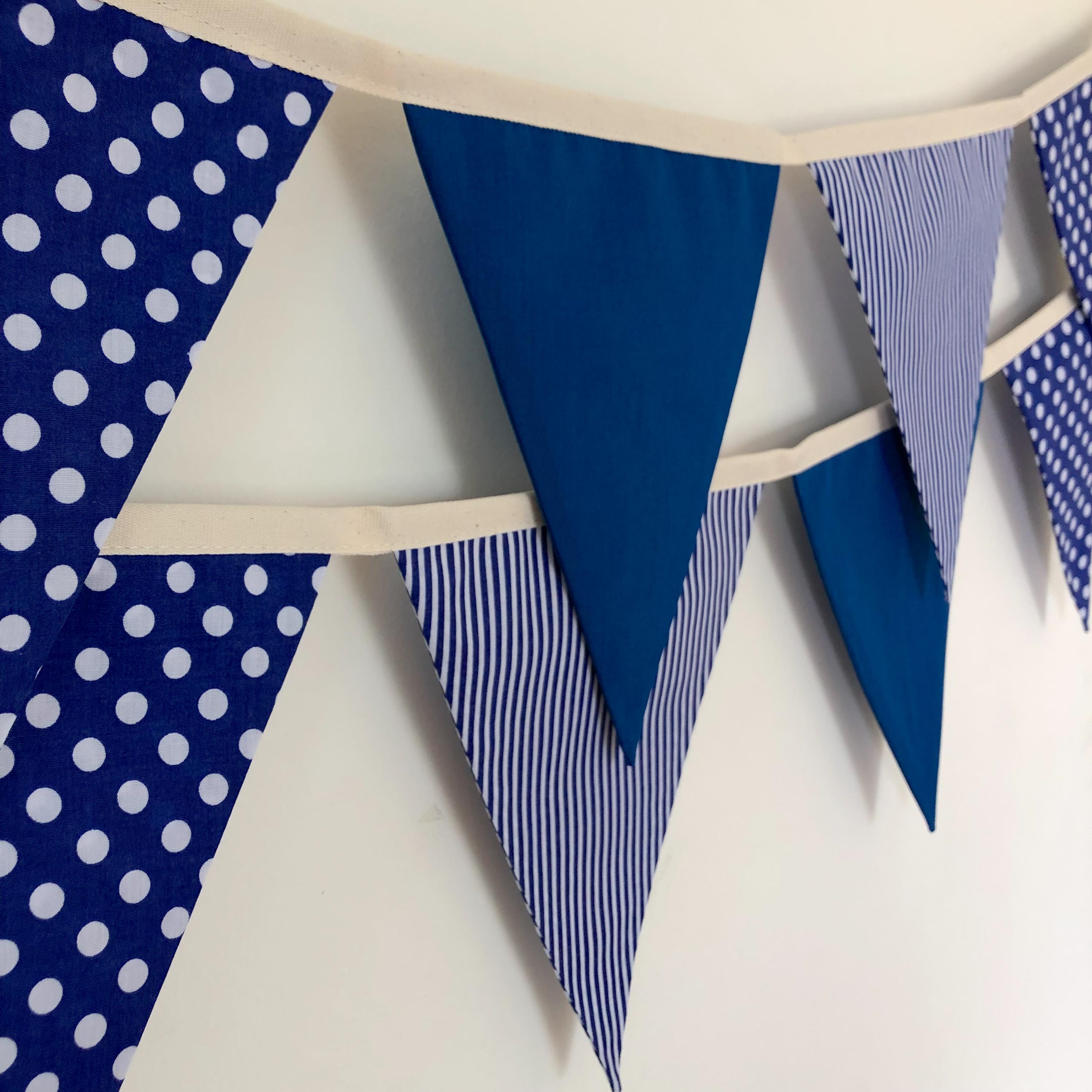 ธงผ้าโทนสีน้ำเงิน