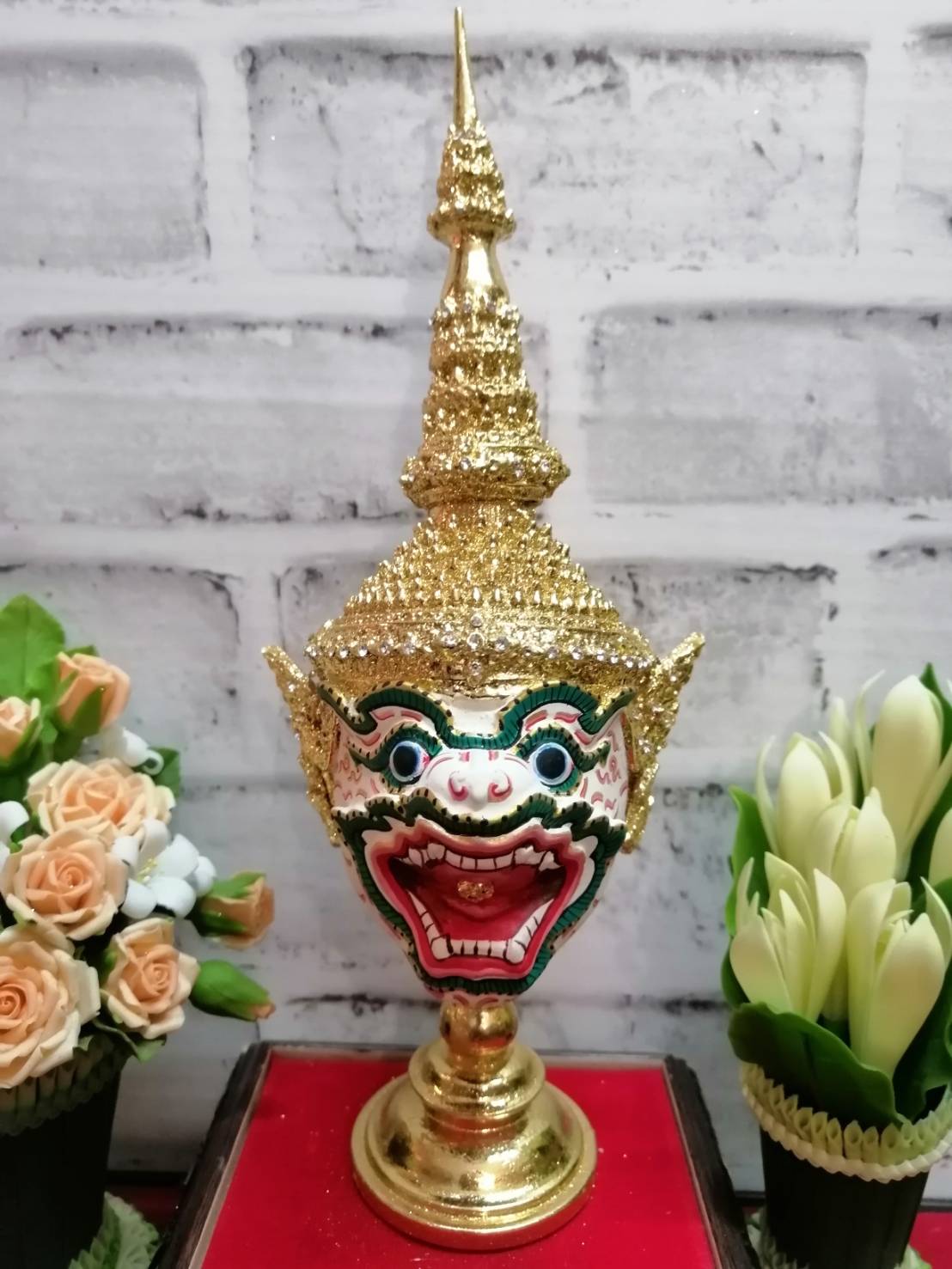 หนุมานครองเมือง ขนาดกลาง เกรดพรีเมี่ยมประดับเพชร พร้อมฐานปิดทอง
