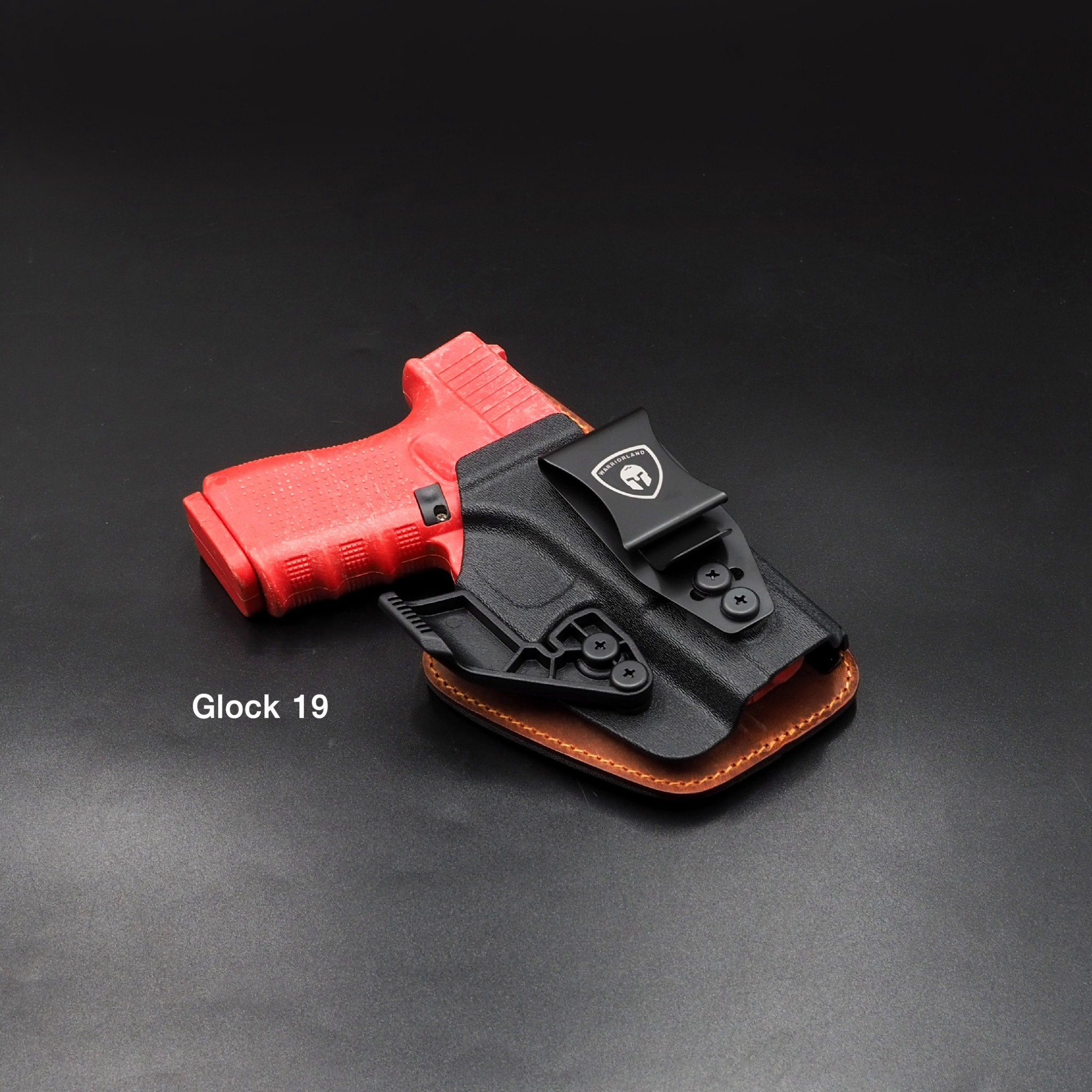 ซองพกใน Kydex + หนัง G19/G17 WARRIORLAND IWB Kydex & Leather Holster ♦ ผลิตจาก kydex เกรดคุณภาพ ♦ ออกแบบซองให้คลุมโกร่งไกทั้งหมด ใช้งานปลอดภัย ♦ ด้านหลังมีแผ่น Foam รองรับ ใช้งานได้ตลอดทั้งวัน ♦ ภายในบุด้วยแผ่นหนัง ลดการเสียดสี
