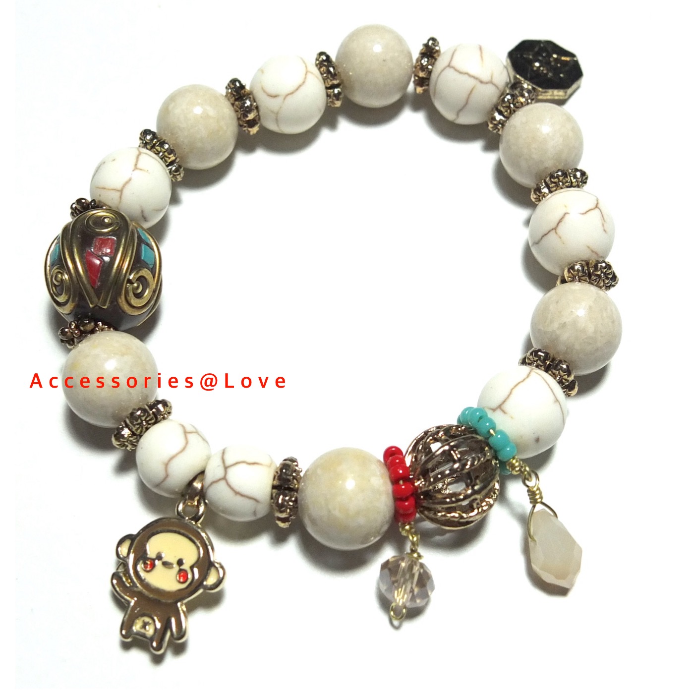 สร้อยข้อมือวินเทจหินแท้ คั่นด้วยดอกไม้สีทองเหลือง ลูกกลมวินเทจเก๋ๆ จี้น้องลิง ลูกกลมเพ้นท์ลาย ตะกร้อ และคริสตัล สวยมากค่ะ มีต่างหูเข้าชุด Korea Handmade