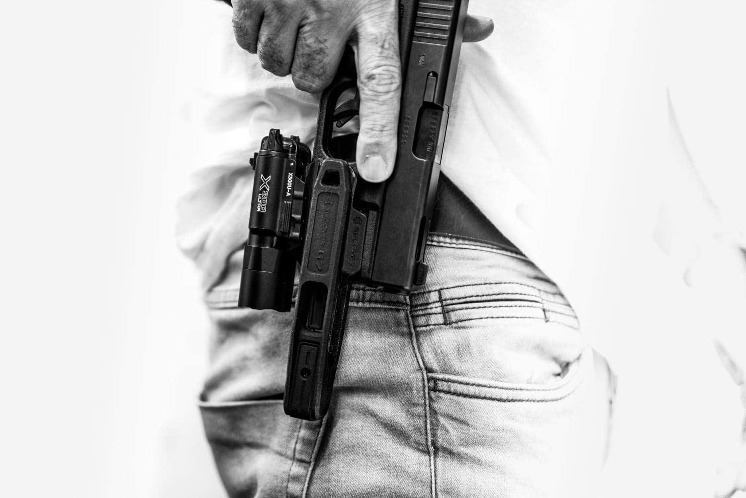 ชุดประกอบปืนสั้น รุ่น Full Kit สำหรับปืน : Glock17,19,34 (ทุกเจน) คุณสมบัติ : วัสดุผลิตจากโพลิเมอร์ คุณภาพสูง ทนความร้อนได้ดีเยี่ยม ขนาดเล็กกระทัดรัด น้ำหนักเบา ติดตั้งง่าย เพียงถอดน็อตตัวเดียว (บริเวณด้านหน้าใต้ลำที่จับรางล่าง) พานท้ายสามารถพับได้ และ ออ