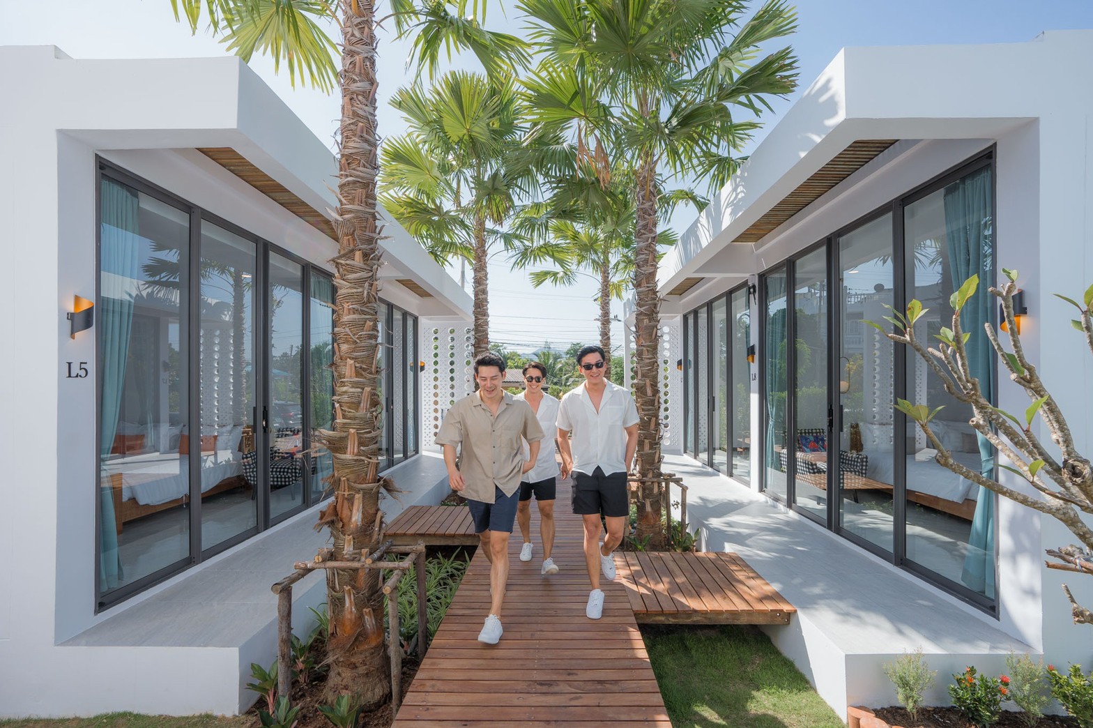 HR15060 บ้านพักติดทะเลชะอำ The Leon Beach Pool Villa Cha Am