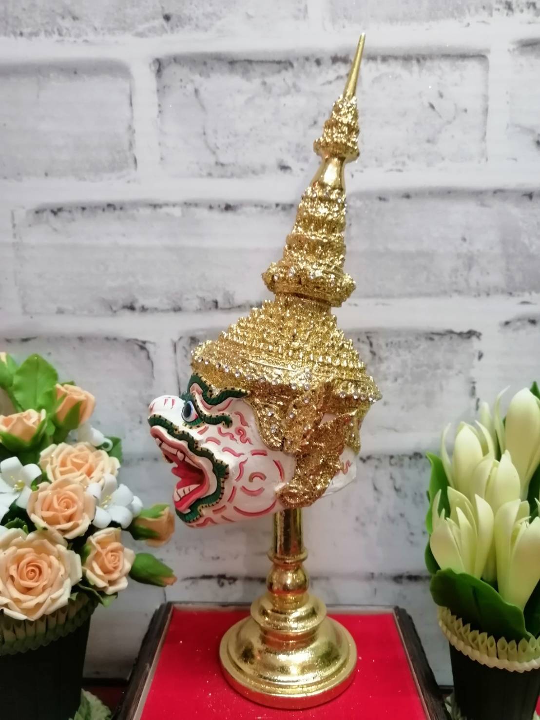 หนุมานครองเมือง ขนาดกลาง เกรดพรีเมี่ยมประดับเพชร พร้อมฐานปิดทอง