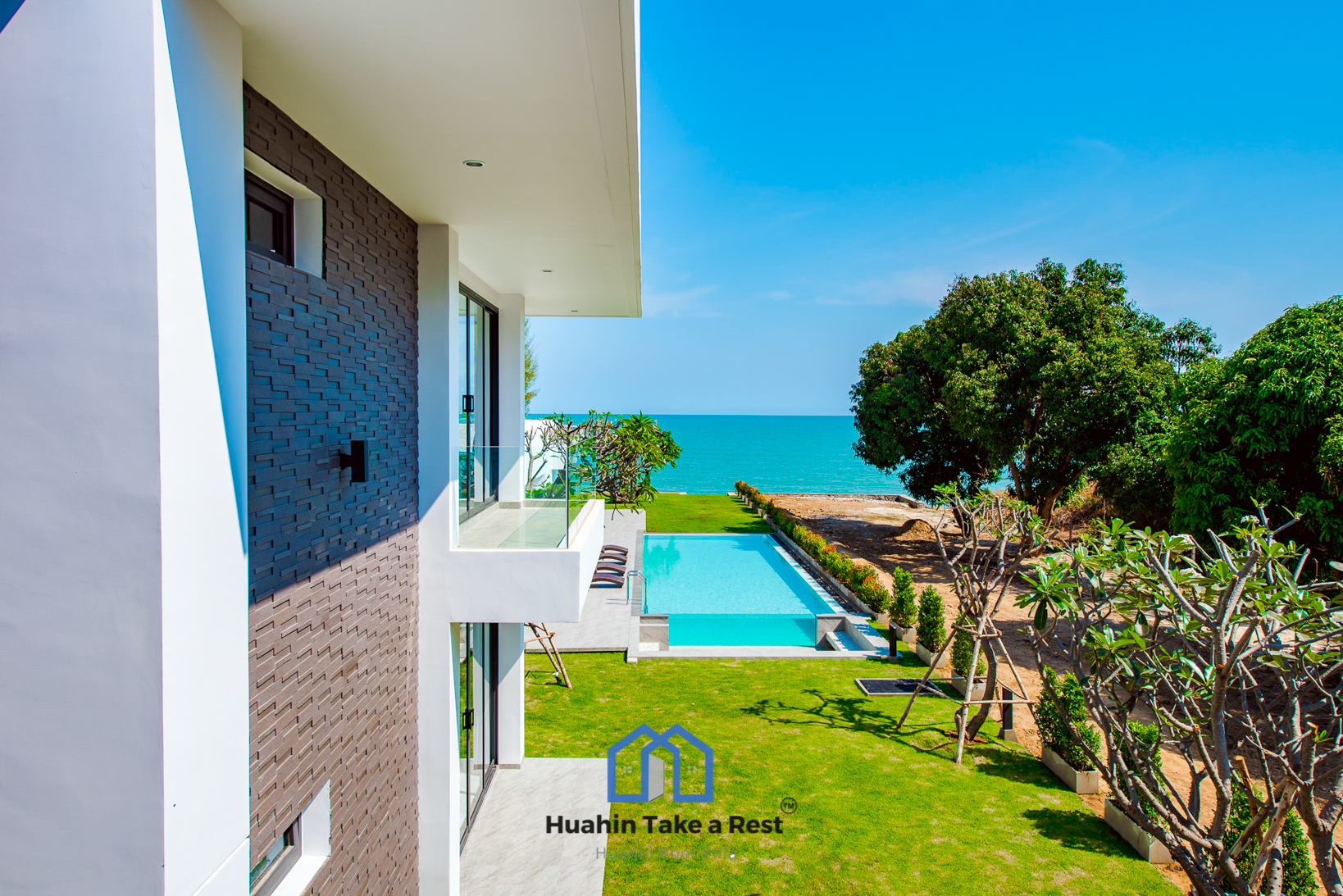 HR15039 บ้านพักติดทะเลหัวหิน The Premium Beach Villa Hua Hin