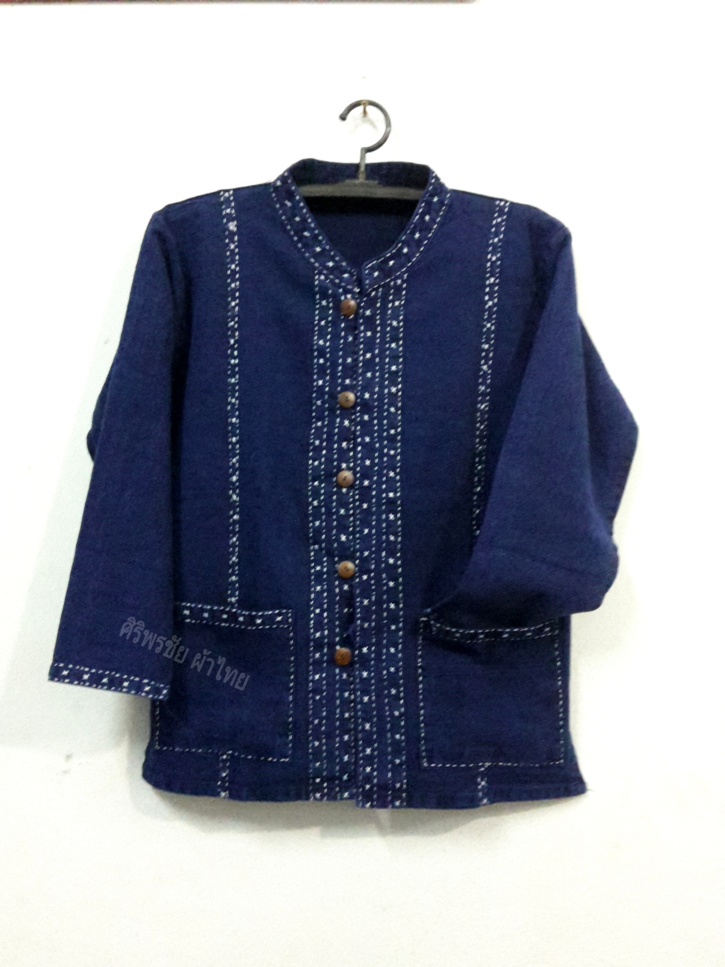 เสื้อม้อฮ่อมผ้าไทยพื้นเมืองชาย #เสื้อผ้าไทพื้นเมืองชายสีม้อฮ่อมแต่งผ้าด้นมือ #เสื้อผ้าไทยชาย #เสื้อผ้าพื้นเมืองผ้าไทยชาย#เสื้อวัยรุ่นสุดฮิต #เสื้อทำงานชาย ม้อฮ่อมกรมท่า XXL