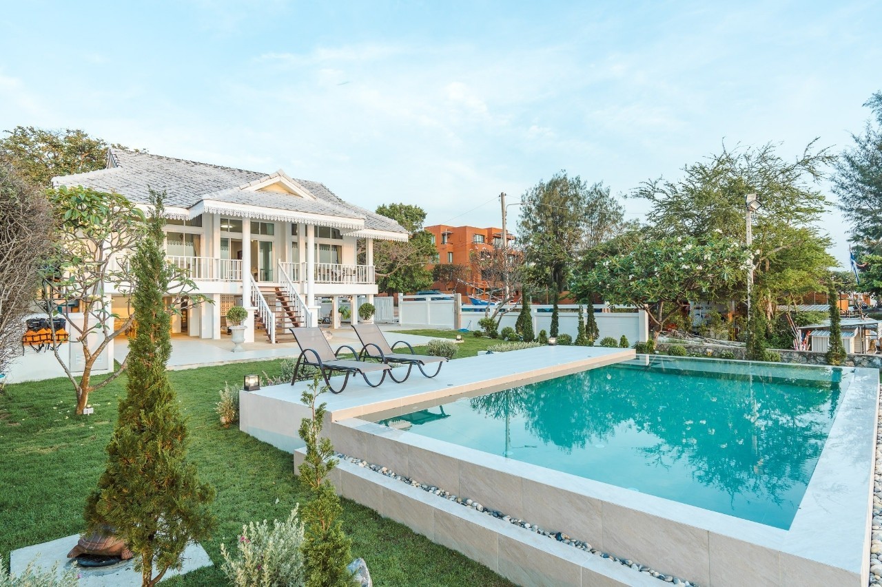 HR15076 บ้านพักติดทะเลหัวหิน The Luxe Beach Villa