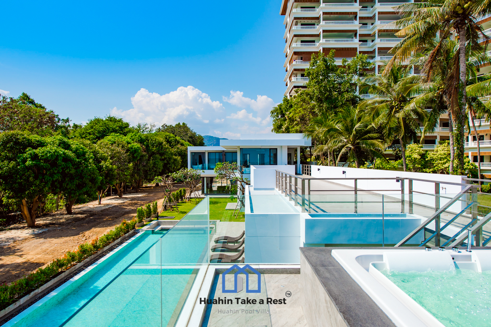 HR15039 บ้านพักติดทะเลหัวหิน The Premium Beach Villa Hua Hin