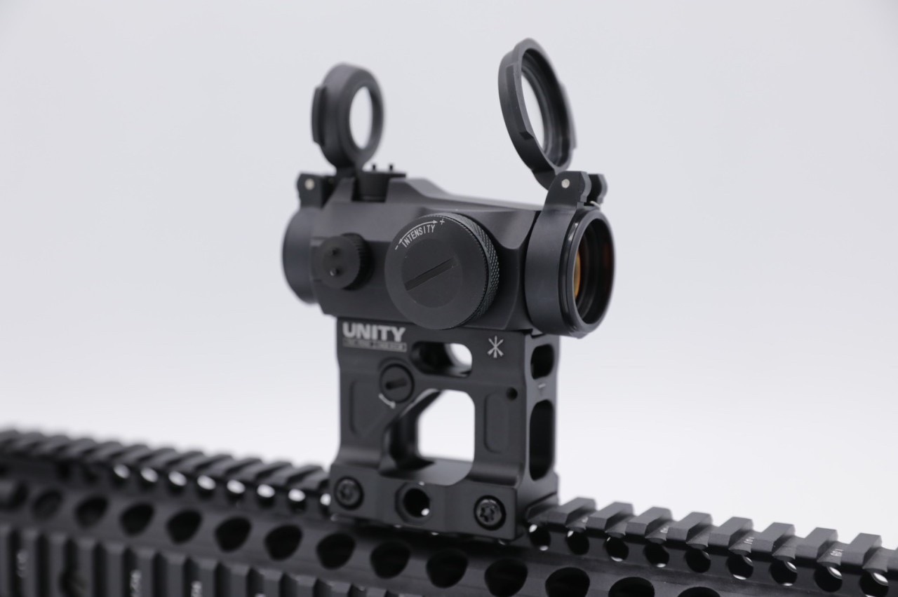 ขาจับดอท Unity FAST™ Micro Mount คุณสมบัติ : #ผลิตจากอลูมิเนียม #น้ำหนักเบา #ติดตั้งง่าย #สามารถใช้กับดอท Aimpoint T1/T2 , Vector Optics Maverick หรือ ดอทอื่นๆที่มีขนาดเท่ากัน #ใช้จับกับราง 20mm. (Picatinny) #มีศูนย์เล็งแบบเปิด อยู่ในตัว และ สามารถตั้งศูน