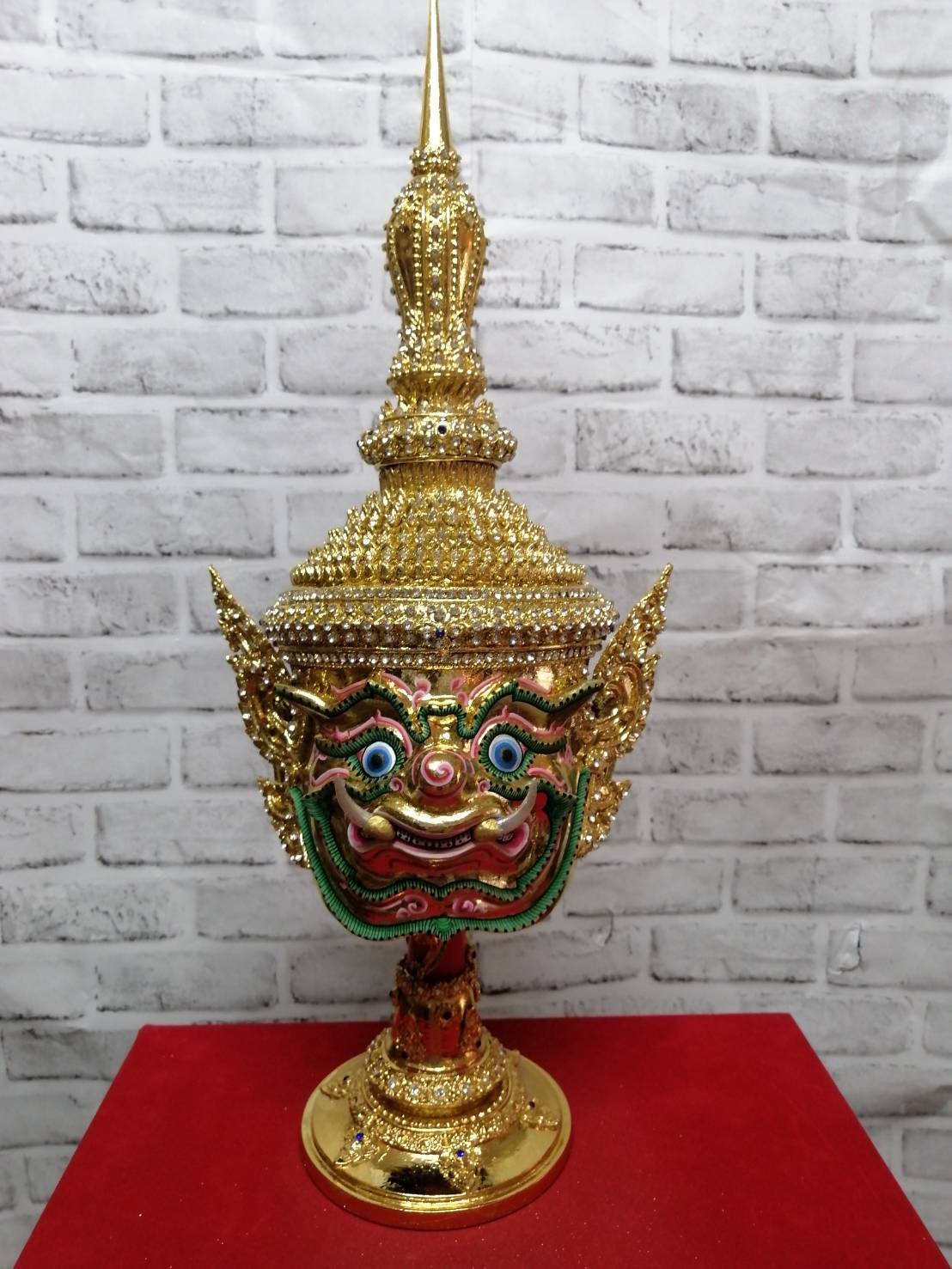 ท้าวเวสสุวรรณ ขนาดกลาง เกรดพรีเมี่ยม พร้อมฐานไม้กลึงตีลายปิดทองประดับเพชร