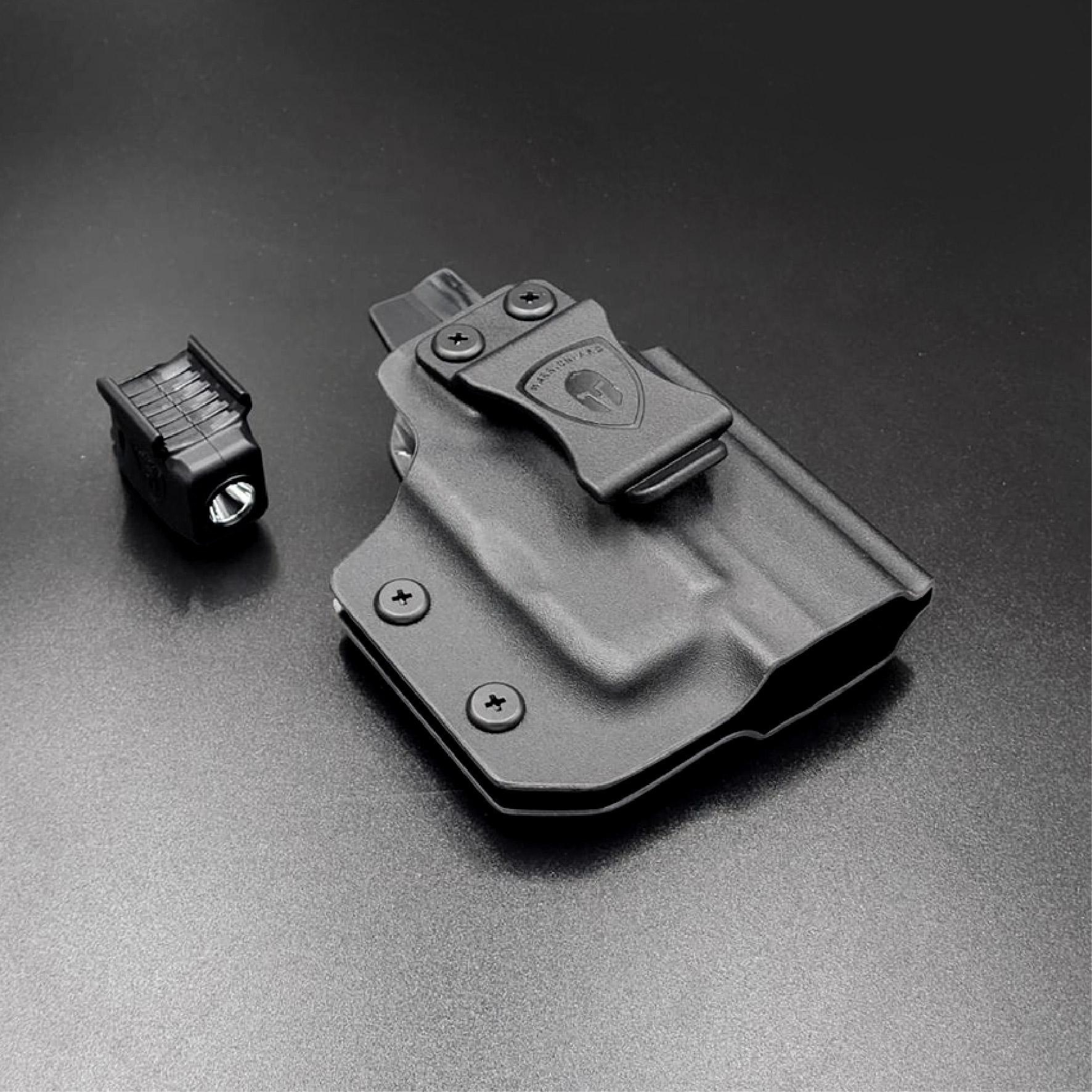 ไฟฉาย Warriorland SL-1 + ซองพกใน Kydex มี 3 รุ่นให้เลือก 🍁 รุ่น Sig Sauer P365 🍁 รุ่น G43/G43X ( เฉพาะรุ่นที่ไม่มีราง ) 🍁 รุ่น Springfield Hellcat 🔺ไฟฉาย ผลิตจาก Polymer เกรดคุณภาพ 🔺ออกแบบให้ทนทานต่อแรงรีคอยด์ได้