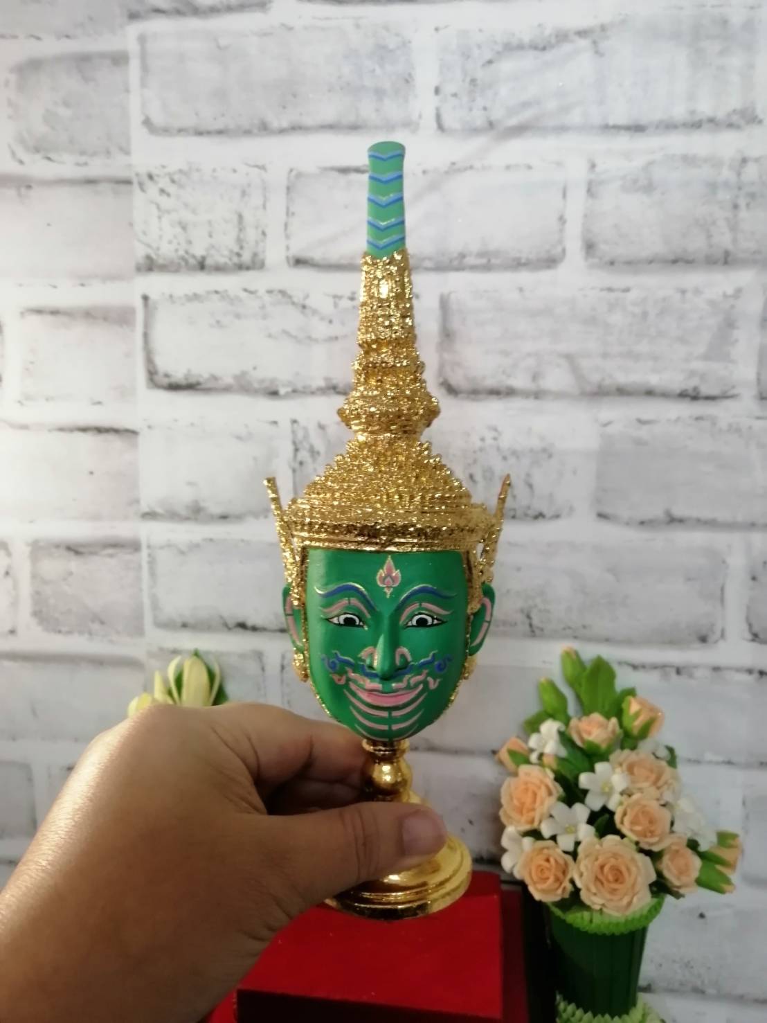 พระอินทร์ ขนาดกลาง เรซิ่นปิดทอง พร้อมฐานปิดทอง