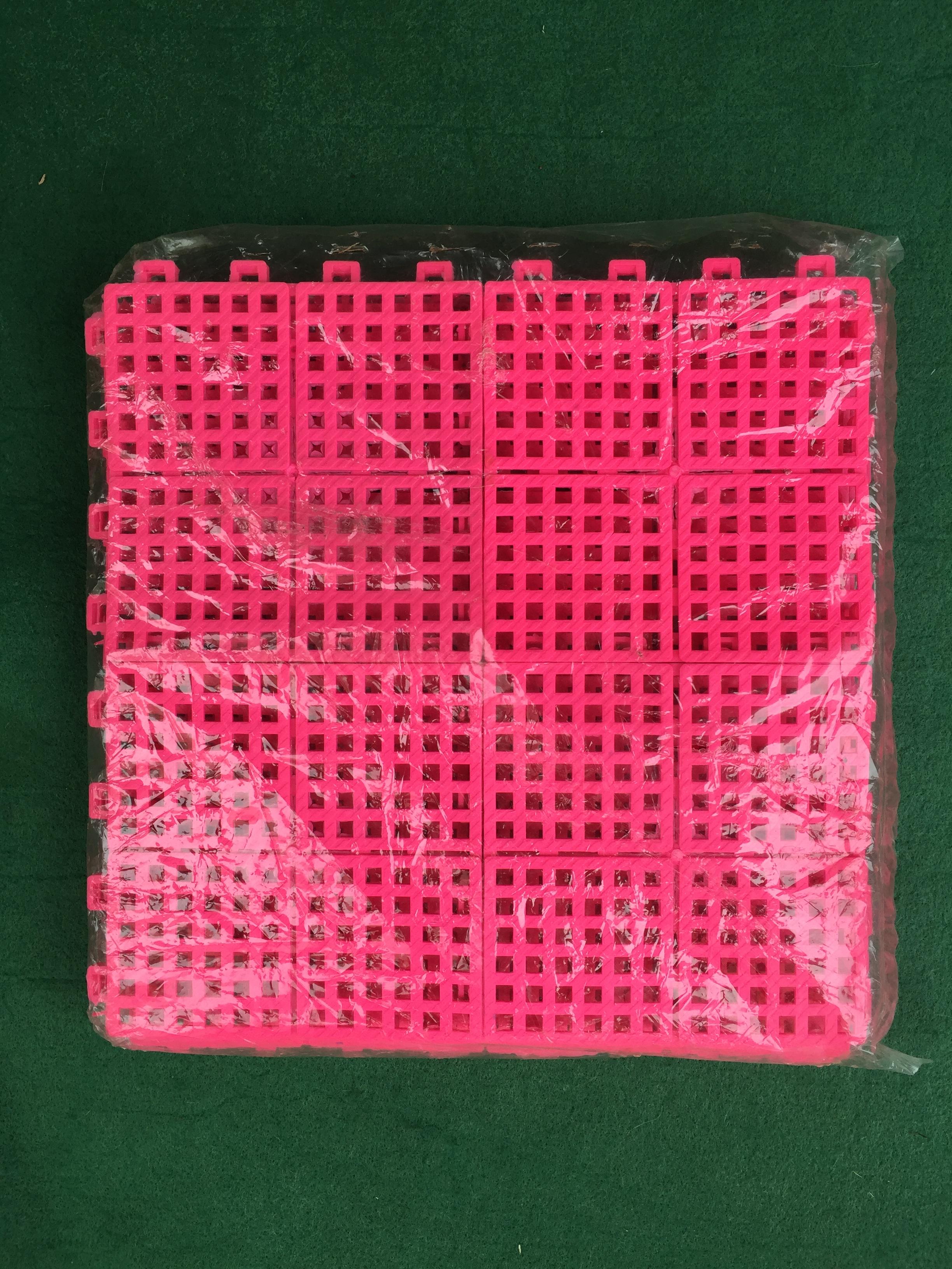 จิ๊กซอพื้นพลาสติกแบบเหนียว (28.6x28.6cm.)1ห่อ มี 4 แผ่นต่อติดกันได้