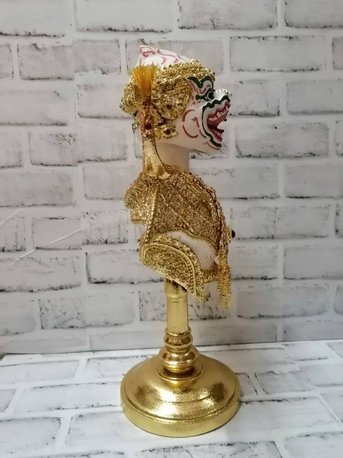 หุ่นหนุมาน พร้อมฐานปิดทอง