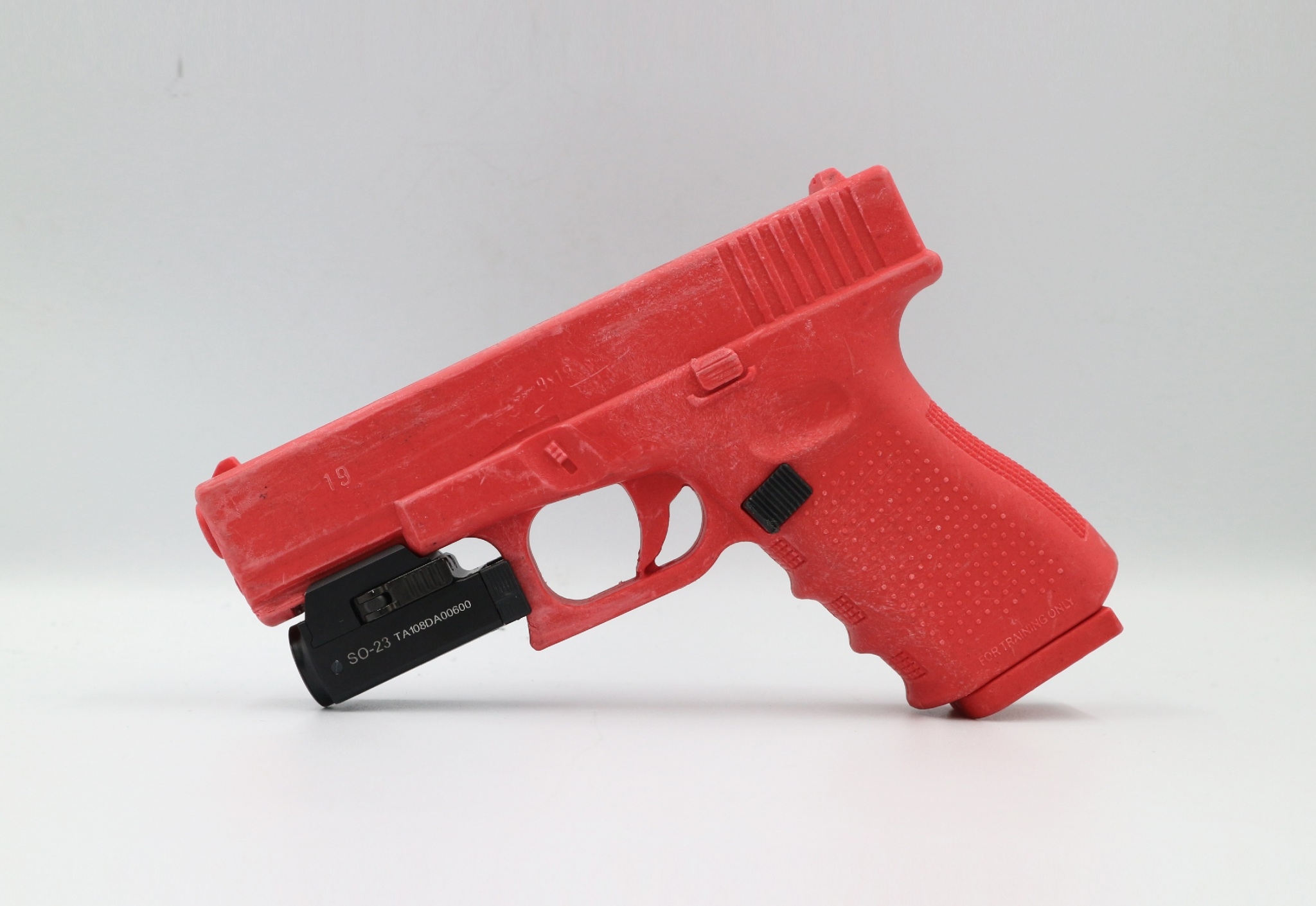 (loud volume) สินค้าเข้ามาแล้วค่ะ (red flag)ไฟฉายติดปืน Spina Optic ( SO-23 ) ♦ ตัวเรือนผลิตจาก Aluminium ♦ หลอด LED CREE XP-L ♦ ความสว่าง 800 lumens ♦ ระบบ ชาร์จไฟ USB ( Built in Battery ) ♦ Runtime : 65 minutes ♦