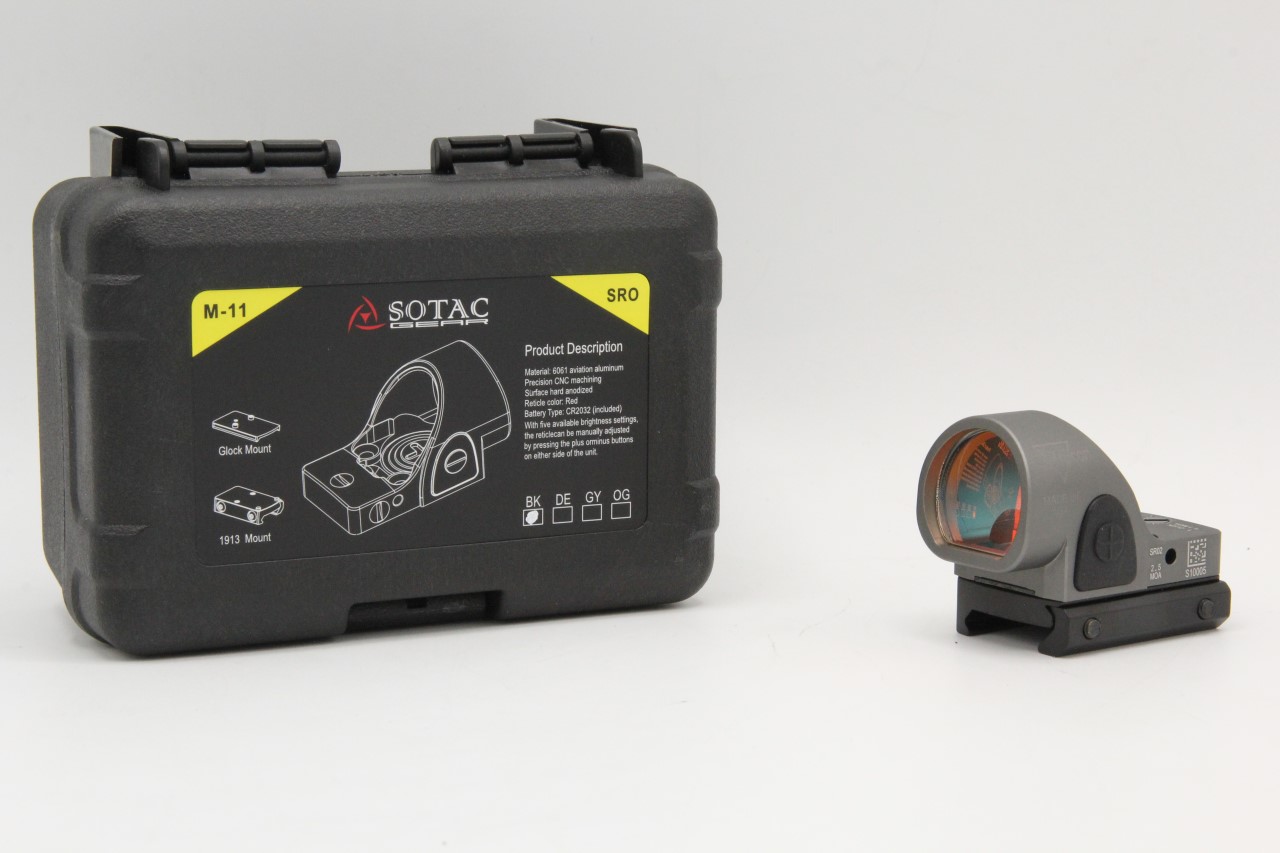 ดอท Trijicon รุ่น SRO คุณสมบัติ : ดอทรูปทรงขนาดเล็ก ทนแรงกระแทรกได้ในระดับหนึ่ง มาพร้อมเพลตติดปืนGlock(สำหรับปืนบีบีกัน) ตัวจุดแดงเล็กและคมชัด(2MOA) ทำงานด้วยปุ่มบวกลบ อุปกรณ์ภายในกล่อง : ตัวดอท เพลตติดปืนGlock ประแจ ผ้าเช็ดเลนส์ ถ้าCR2032 1ก้อน ใช้ถ่าน C