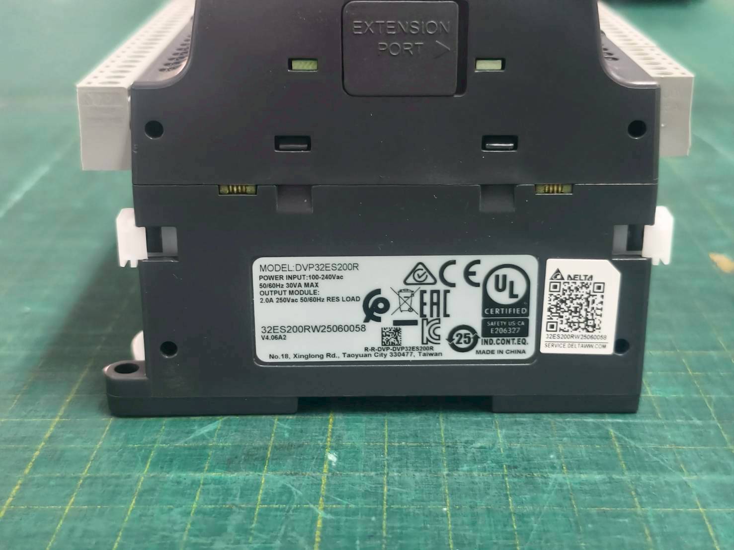 DVP32ES200R PLC DELTA 16DI/16DO DC / RELAY/ 220V