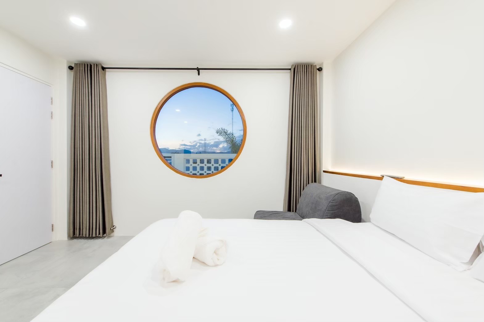 HR15052 บ้านพักใกล้ทะเล The Cube Villa Cha Am