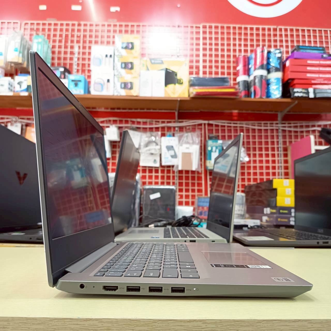 LENOVO IDEAPAD 3 14IML05-81WA00Q9TA สภาพเครื่อง 80%