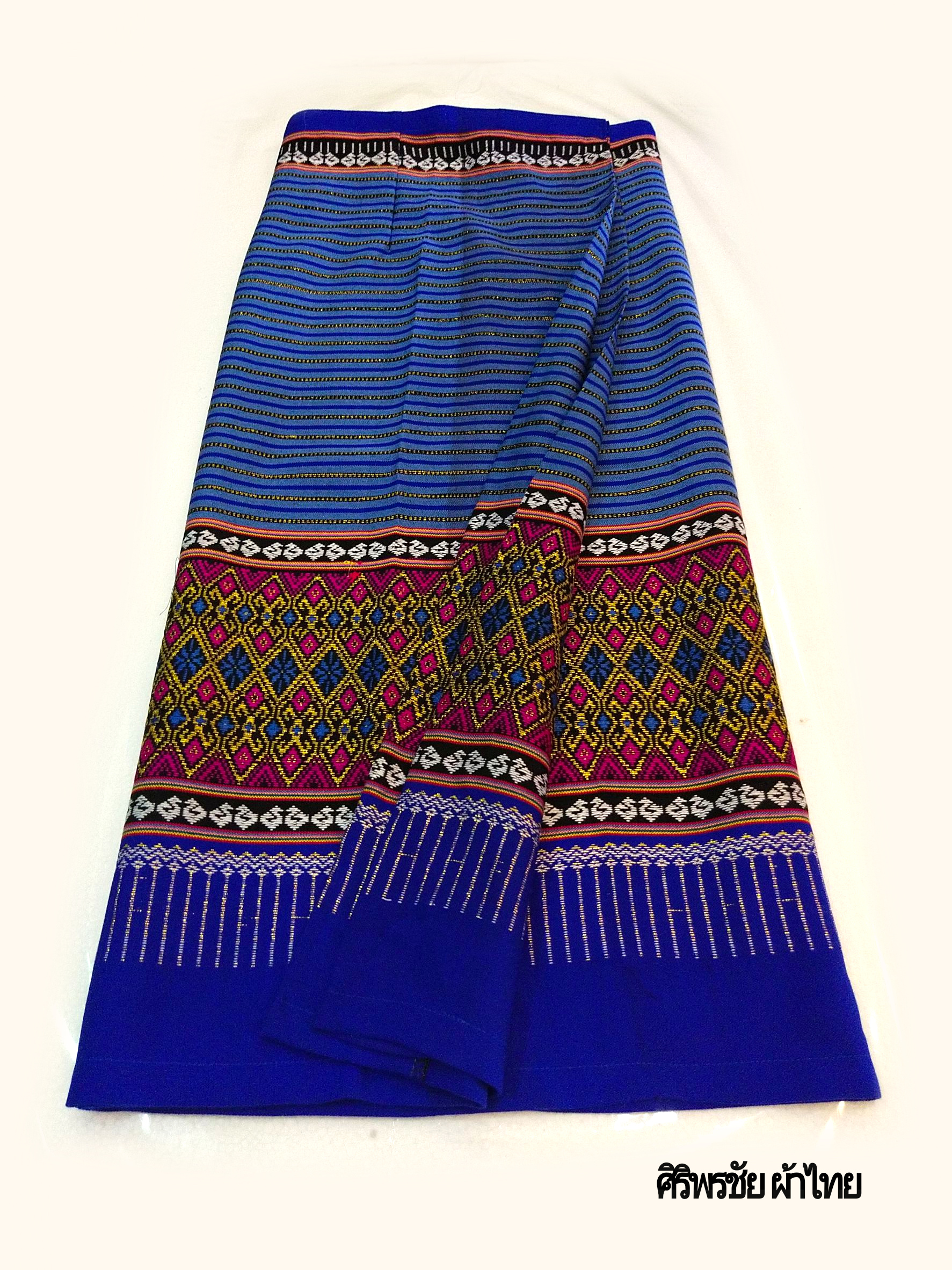 #ผ้าถุงสำเร็จรูปผ้าซิ่นตีนจกไทยลืออัดผ้ากาว #ผ้าซิ่นสำเร็จรูปผ้าฝ้ายทออัดผ้ากาวเย็บถุงแล้ว ตามภาพ FREE SIZE