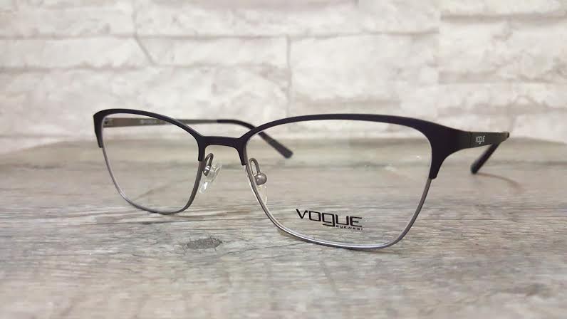 Vogue 3989 352 โปรโมชั่น กรอบแว่นตาพร้อมเลนส์ HOYA ราคา 2,900 บาท
