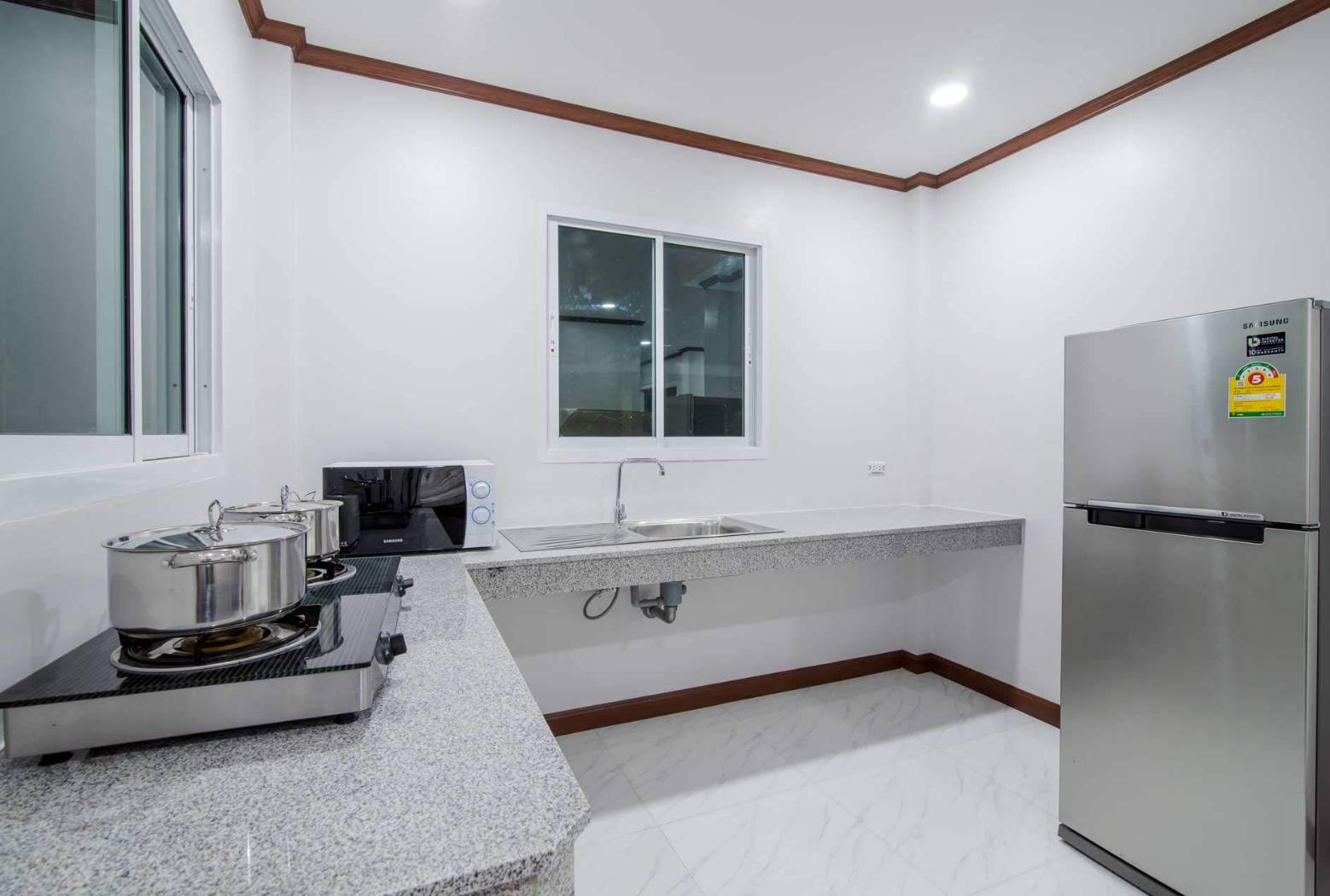 HR 5006 บ้านพักหัวหิน บ้านภูนภา คาราโอเกะ ไฟเธค โต๊ะพูล