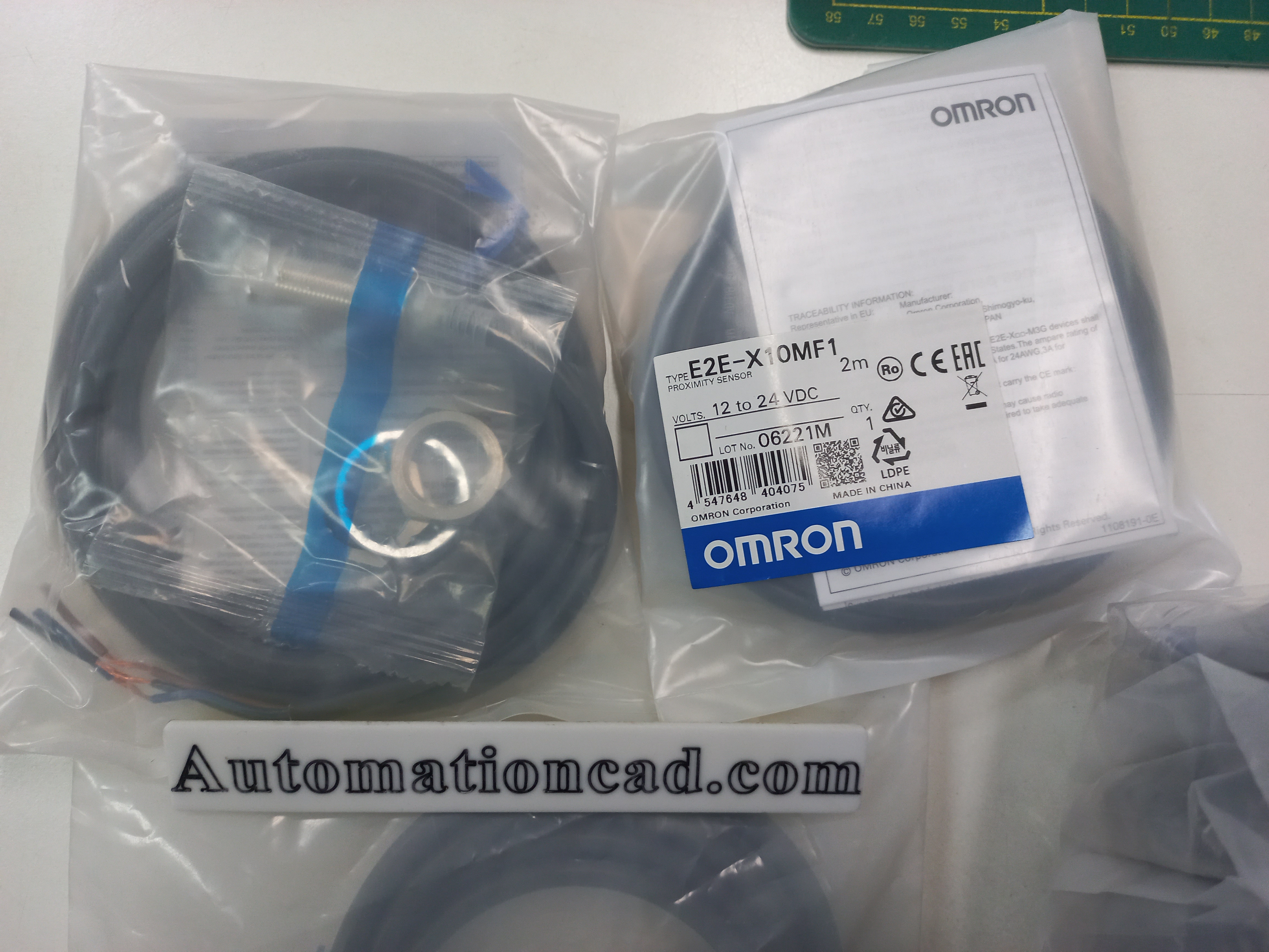 Proximity switch OMRON ระยะการตรวจจับ 10 mm Proximity Sensor สายยาว 2 เมตร