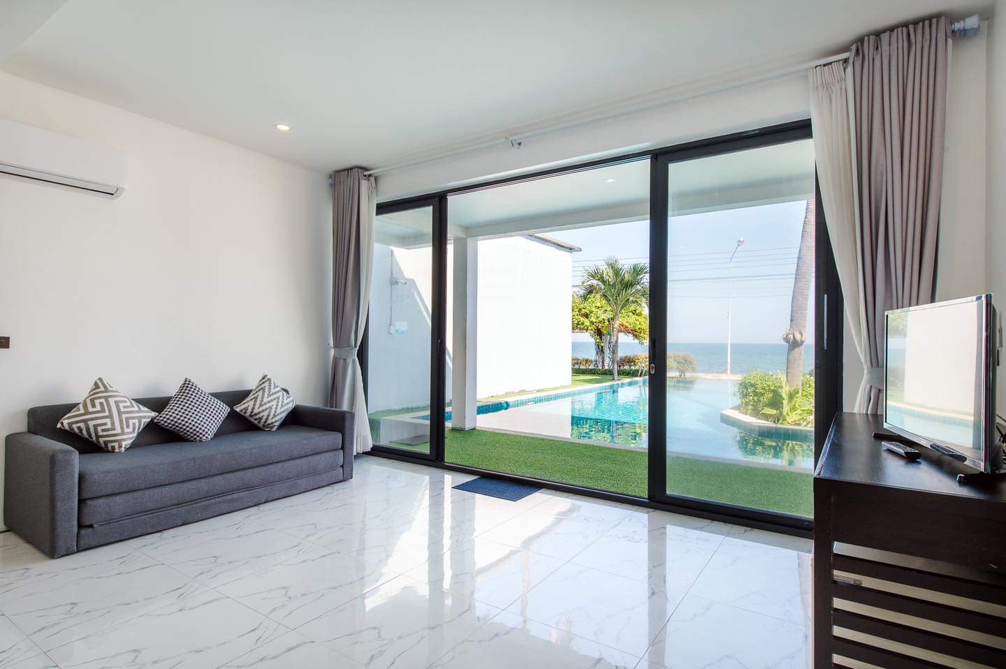 HR15008 บ้านพักติดทะเล โมเดิร์นบีช ปราณบุรี