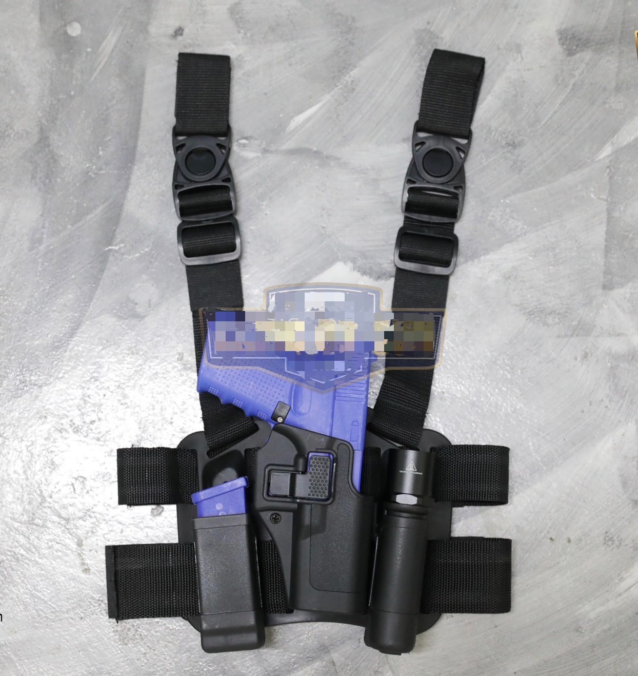 ชุดซองปืนพกนอกรัดต้นขา ทรง Black Hwak (ซองปืนปลดนิ้วชี้รัดต้นขา) (ซองปืนรัดต้นขา) มี7รุ่นให้เลือก รุ่น Glock 17 รุ่น Glock 19 (Glock17,18,19 รุ่น M1911 (ไม่มีรางล่าง) รุ่น Beretta 92f (ไม่มีรางล่าง) รุ่น Sig Sauer P226 รุ่น Sig Pro (Sig P320) รุ่น HK USP