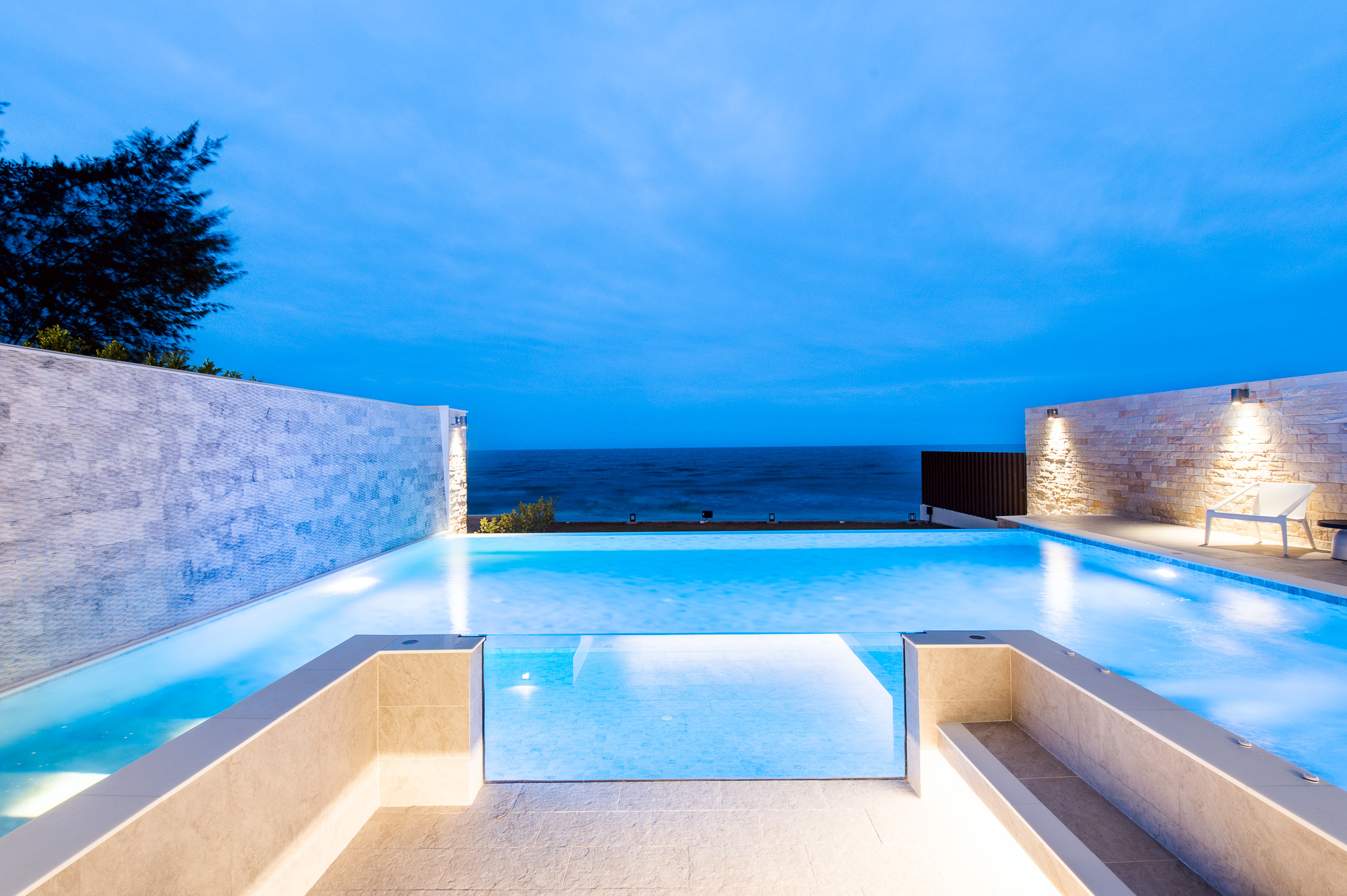 HR15066 บ้านพักติดทะเลหัวหิน The Casa Rocca Beach Villa HuaHin