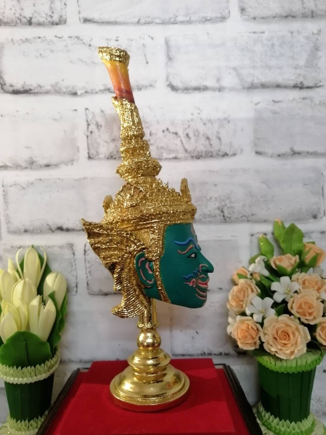 พระปรโคนธรรพ ขนาดกลาง เรซิ่นปิดทอง พร้อมฐานปิดทอง