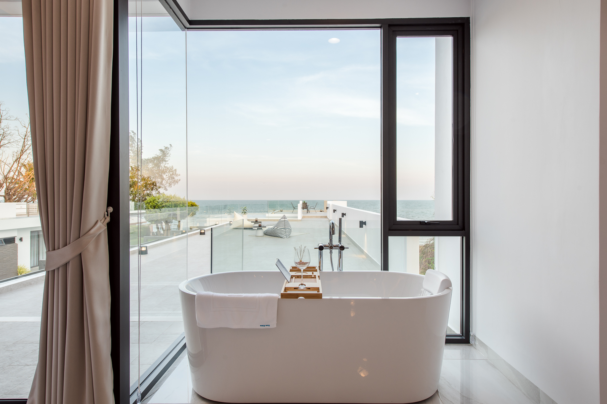 HR15066 บ้านพักติดทะเลหัวหิน The Casa Rocca Beach Villa HuaHin