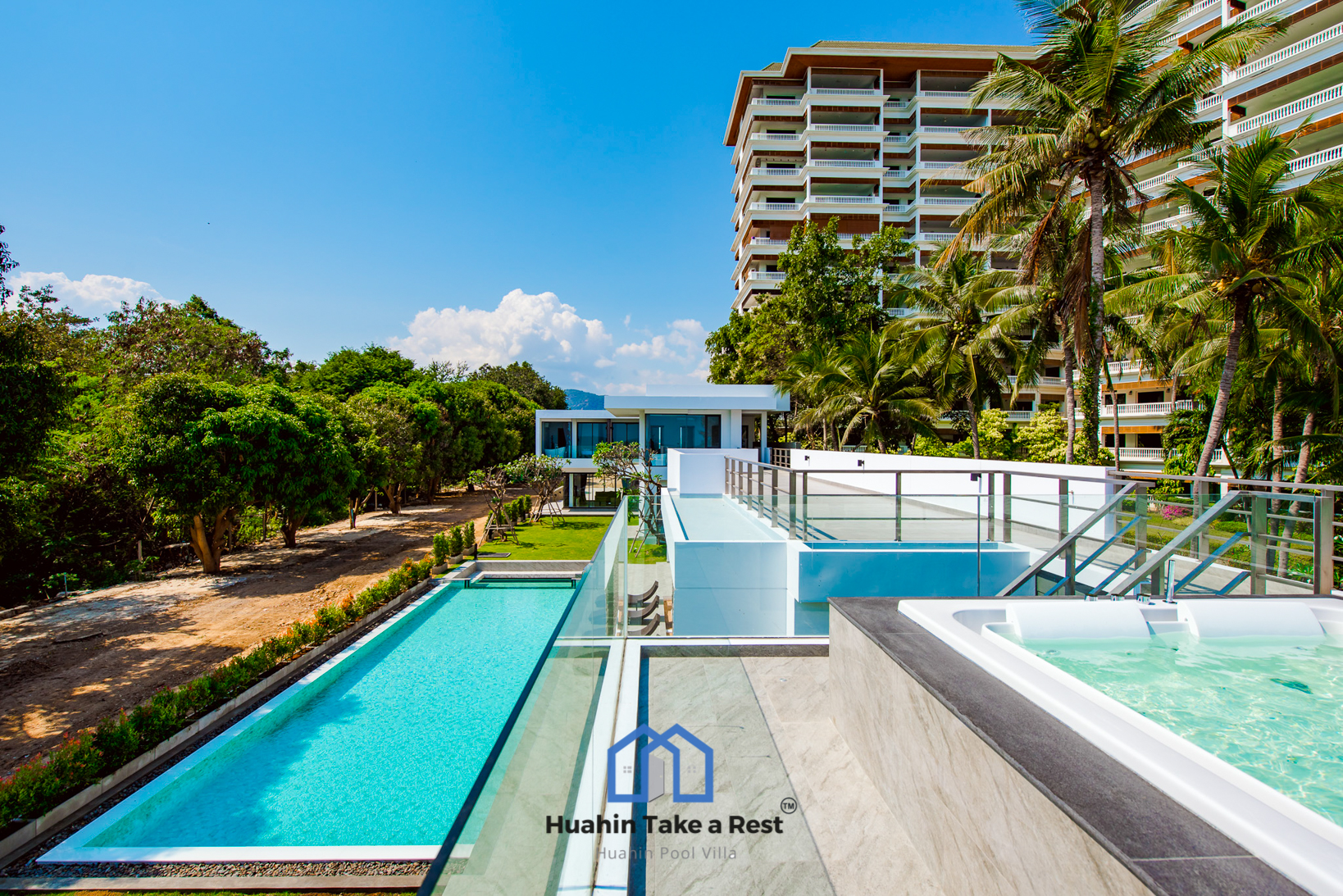 HR15039 บ้านพักติดทะเลหัวหิน The Premium Beach Villa Hua Hin