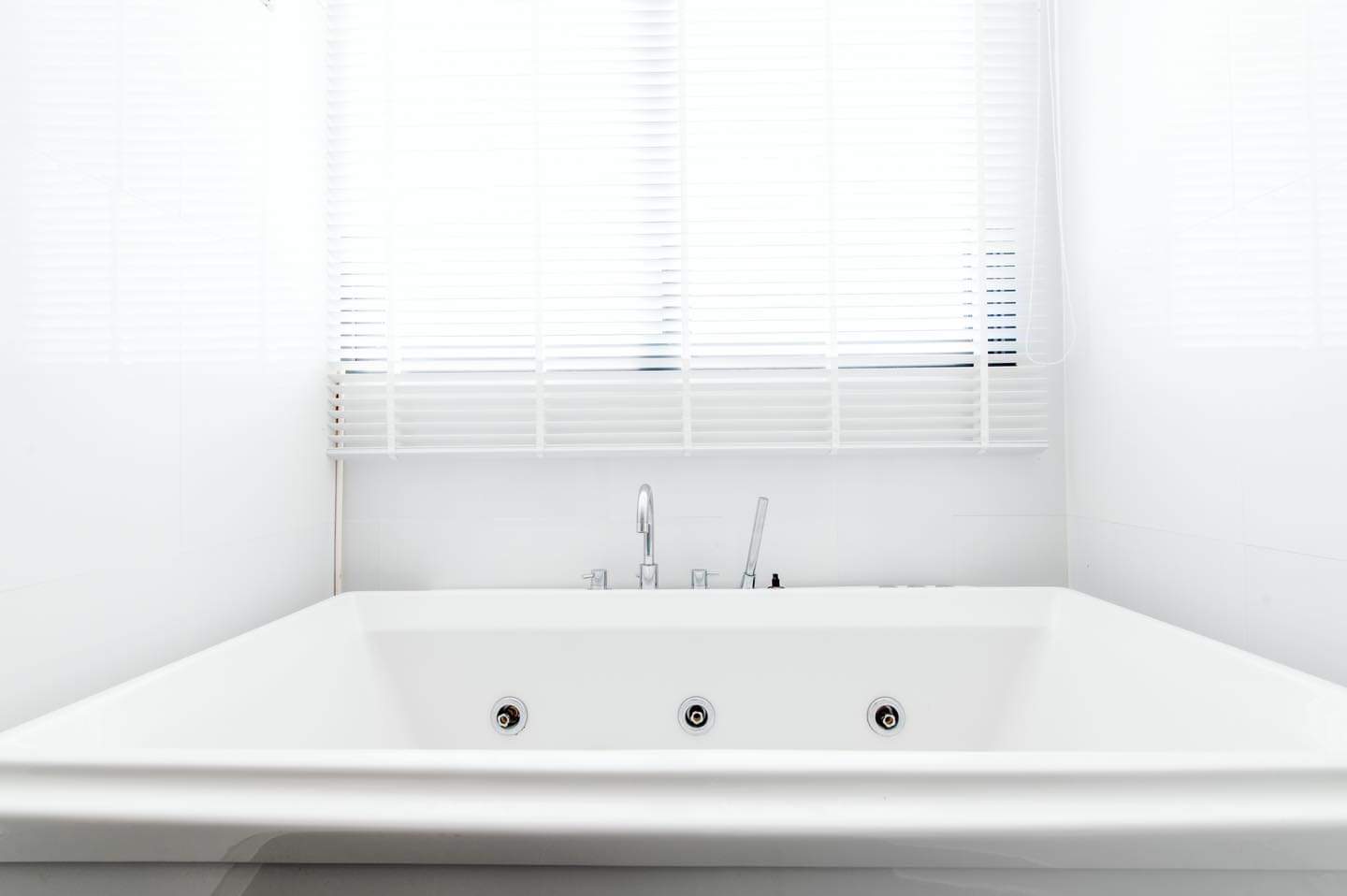 HR15008 บ้านพักติดทะเล โมเดิร์นบีช ปราณบุรี