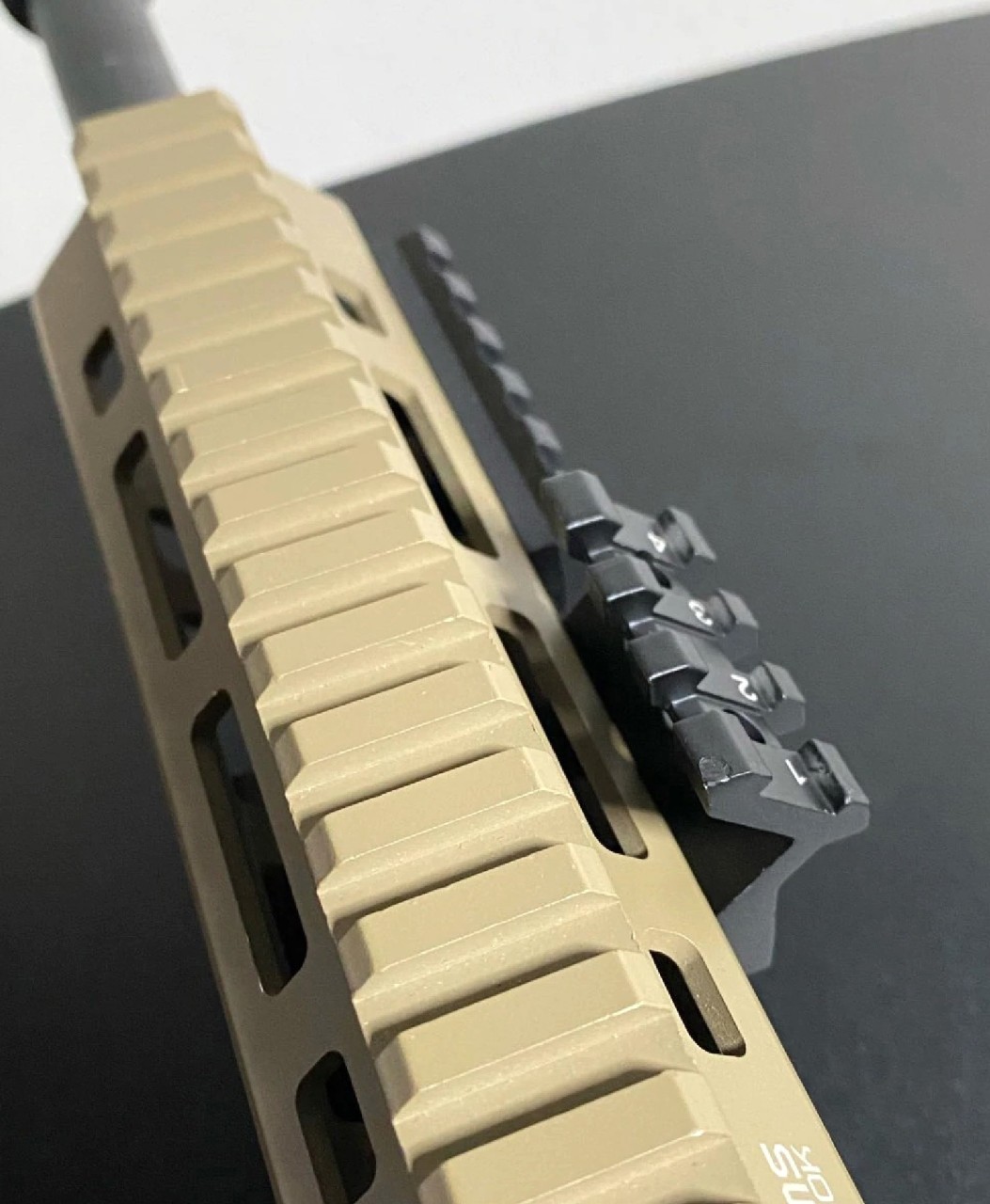 (fire)สินค้าเข้ามาใหม่ค่ะ (thumbs up)รางเสริม ระบบ M-lok & KeyMod ⚡️รางผลิตจากอลูมิเนียมเกรดคุณภาพ ⚡️ใช้ติดตั้งได้ทั้งระบบราง M-lok และ KeyMod ⚡️ใช้สำหรับติดตั้งไฟฉาย/Dot/laser ที่มีขาจับราง Picatinny 20 mm. ⚡️รางเฉียง 45 องศา