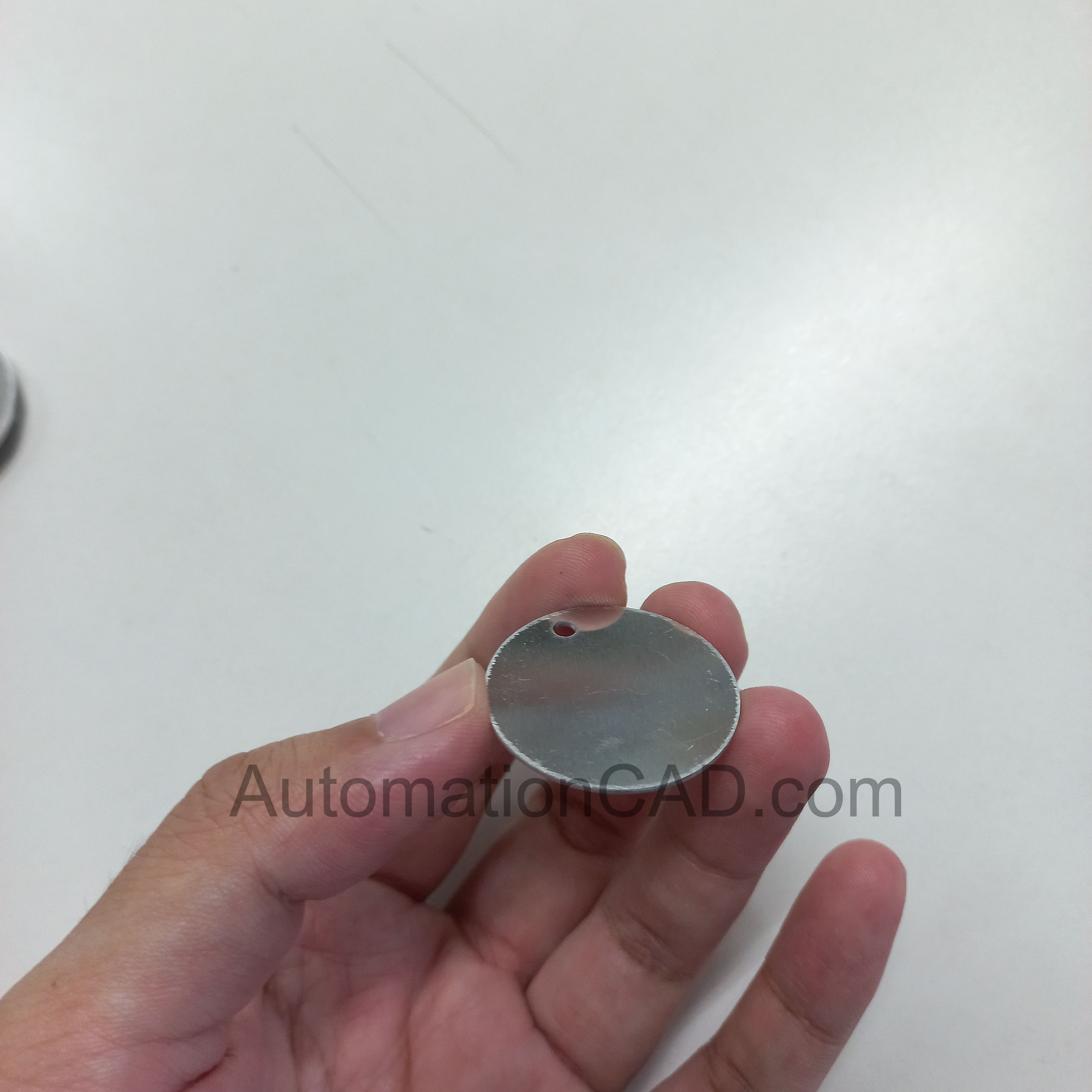 แท็กอะลูมิเนียม แบบกลม เส้นผ่าศูนย์กลาง 3 เซนติเมตร หนา 1 mm ป้ายแท็ก Name Tag ป้ายชื่อ