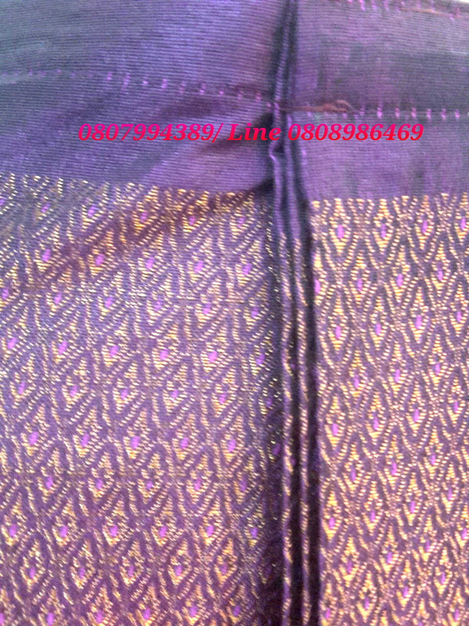 ผ้าถุงสำเร็จรูปจีบหน้านาง ผ้าถุงไหมลาวสำเร็จรูปตีนจกลายนกยุง แบบป้ายเลื่อนตะขอสีม่วงลายสร้อยดอกหมากเชิงนกยุง