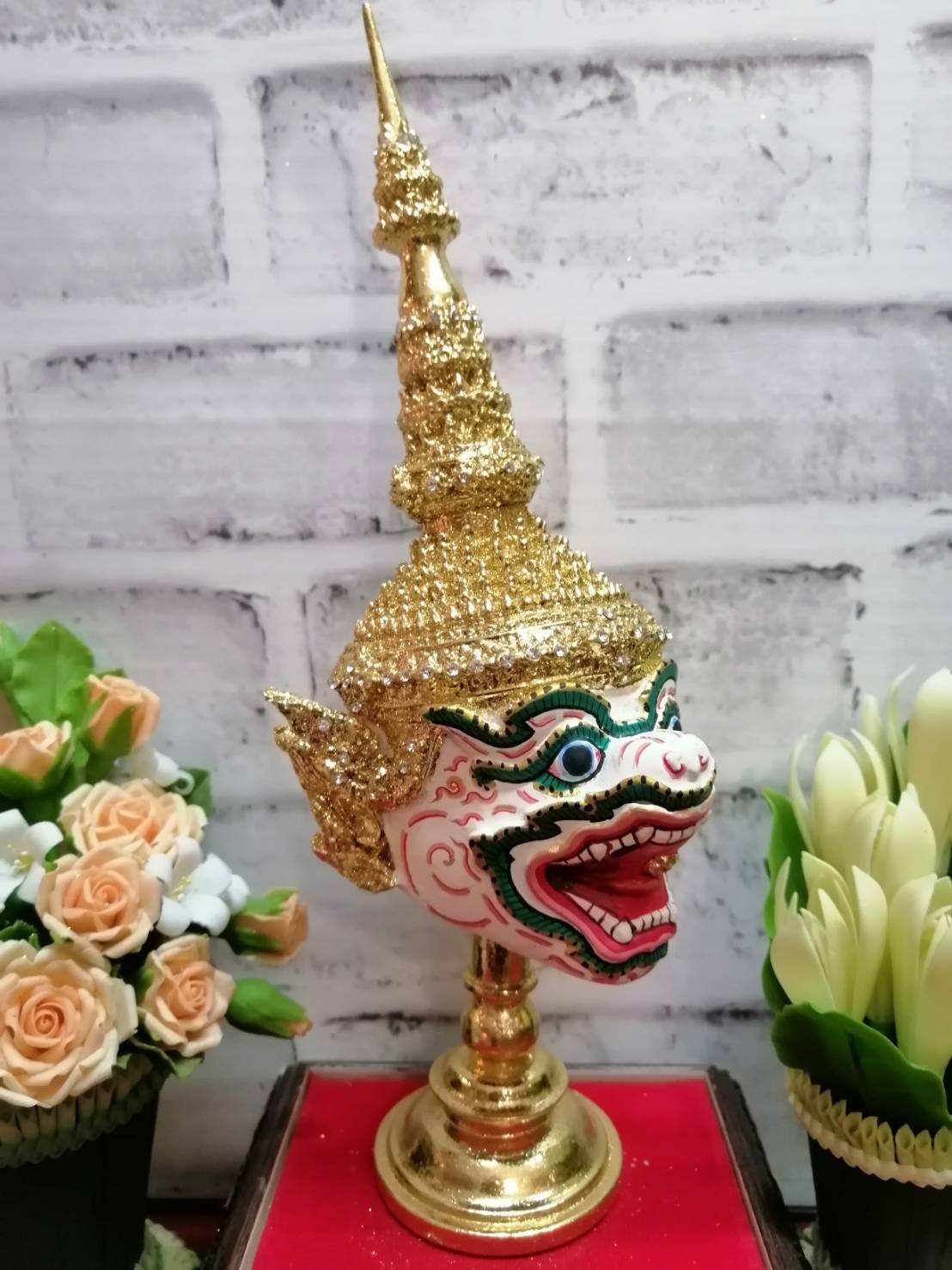 หนุมานครองเมือง ขนาดกลาง เกรดพรีเมี่ยมประดับเพชร พร้อมฐานปิดทอง