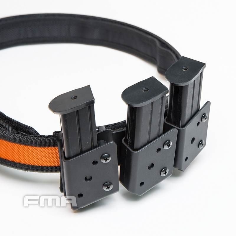 FMA IPSC 9mm pouch ซองแม็กกาซีน 9 mm. 3 แถวเรียง ยึดบนแผ่น flexible plate โค้งรับลำตัว ระบบล็อค Teklok 2 จุด มั่นใจทุกการเคลื่อนไหว ตัวล็อคสามารถปรับขนาดตาม ไซส์เข็มขัดได้ น้ำหนักเบา เพียง 230 g. สีดำ ราคาส่ง 1,500 บาท