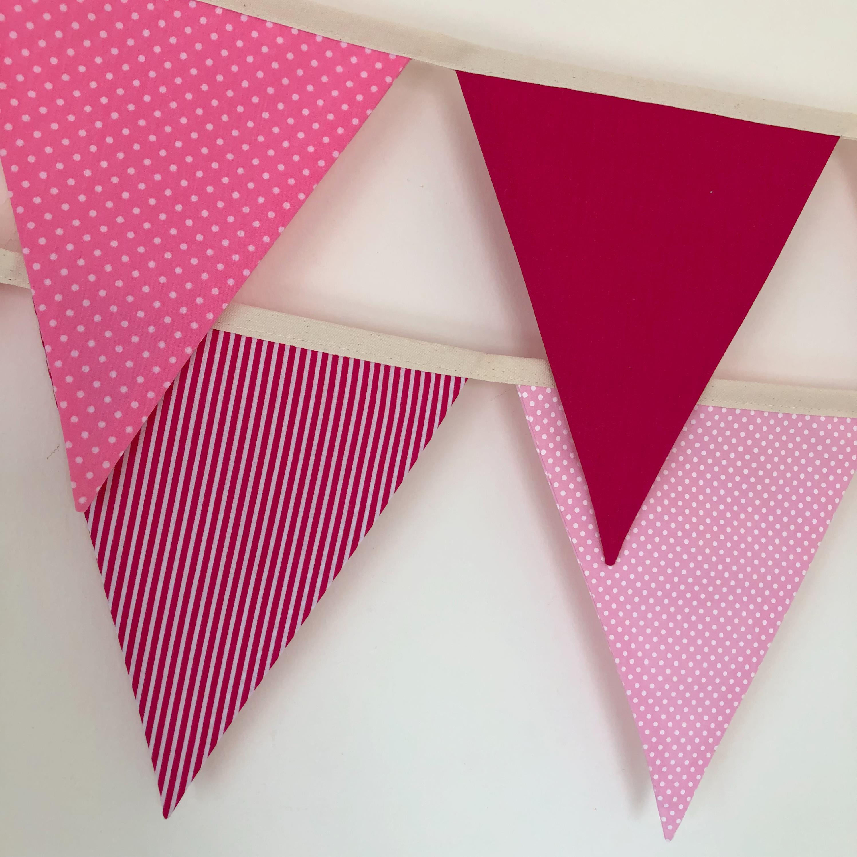 ธงผ้าโทนสีชมพู