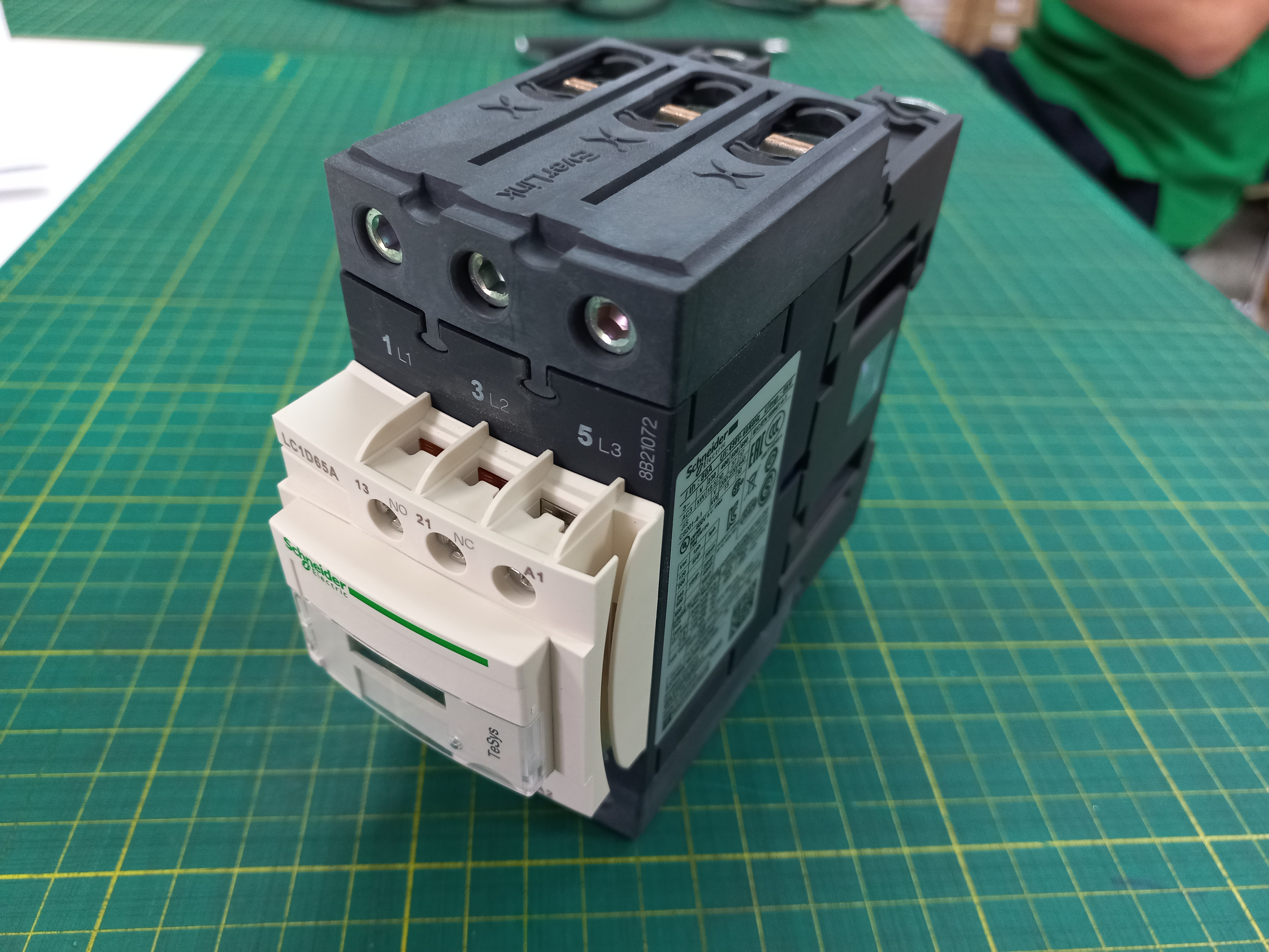 SCHNEIDER MAGNETIC TeSys D แมกเนติก 3เฟส รุ่น LC1D65AM7 220VAC