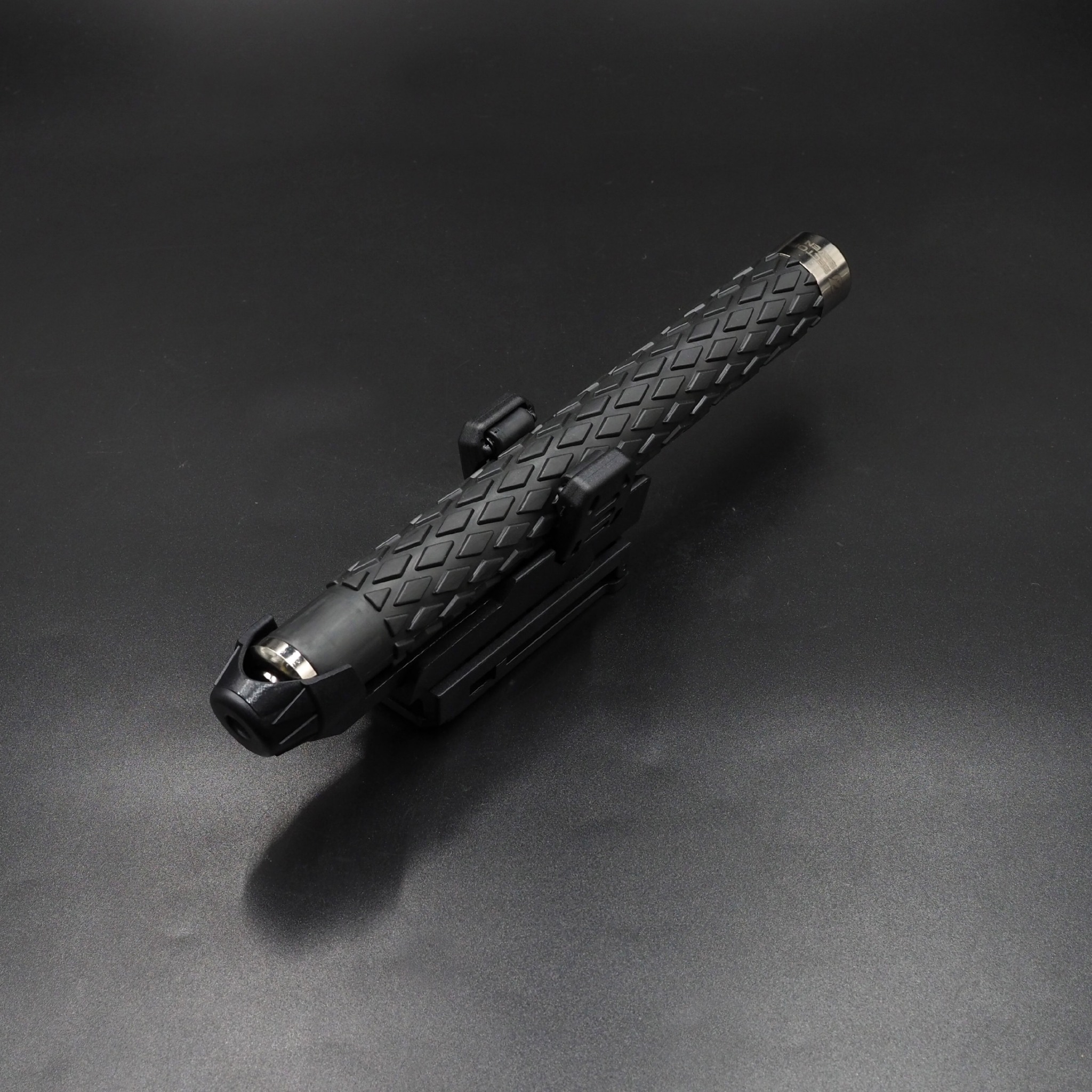 New. ดิ้วกระแทก 25" Sector seven ครบชุด (ด้ามยาง) - กระบองผลิตจากเหล็กชุบแข็ง ไม่คดงอง่าย ใช้งานรวดเร็ว เพียงมือเดียว - ผลิตจากวัสดุ เหล็กชุบแข็ง เกรดคุณภาพ - ใช้สะบัดเพื่อยืดออก กระแทกเมื่อเก็บ - ด้ามจับฟองน้ำ Dia ขนาด 28.5 มม. - ความยาวหลังยืด 25 น