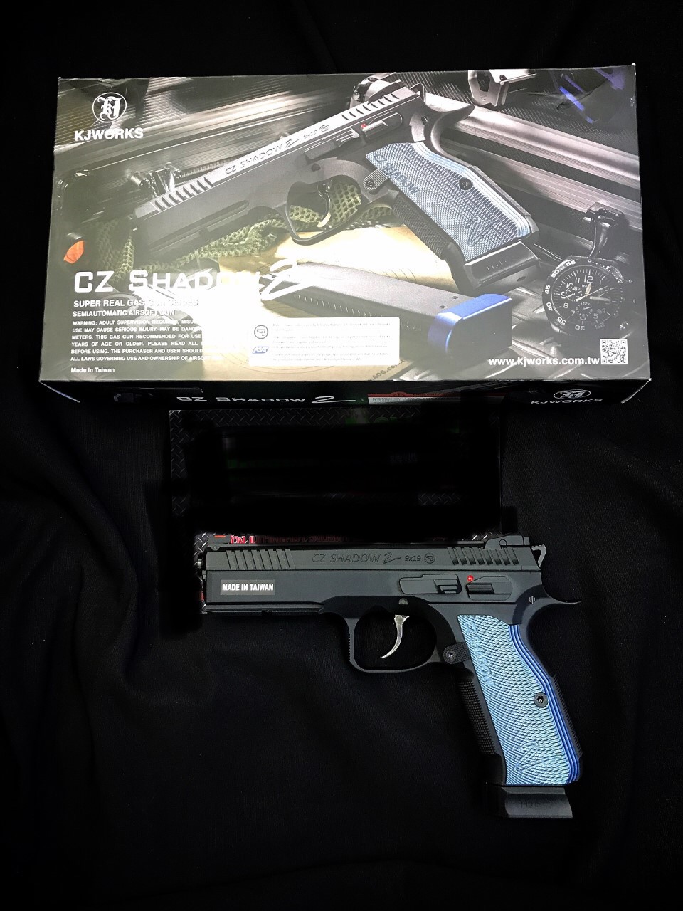( Re-Stock สินค้าเติมสต๊อก ) KJ Works CZ Shadow 2 (ASG Licensed) - CO2+Gas Version (2 แมกกาซีน 2 ระบบ ) ยี่ห้อสินค้า: KJWORKS รหัสสินค้า: CZ-SHADOW2-CO2+GAS Hop-Up: ปรับได้ น้ำหนัก: 1,260 กรัม ความยาว: 230 มม ความจุ: 26 นัด ความเร็วลูก: 320+ fps (0.94 จูล