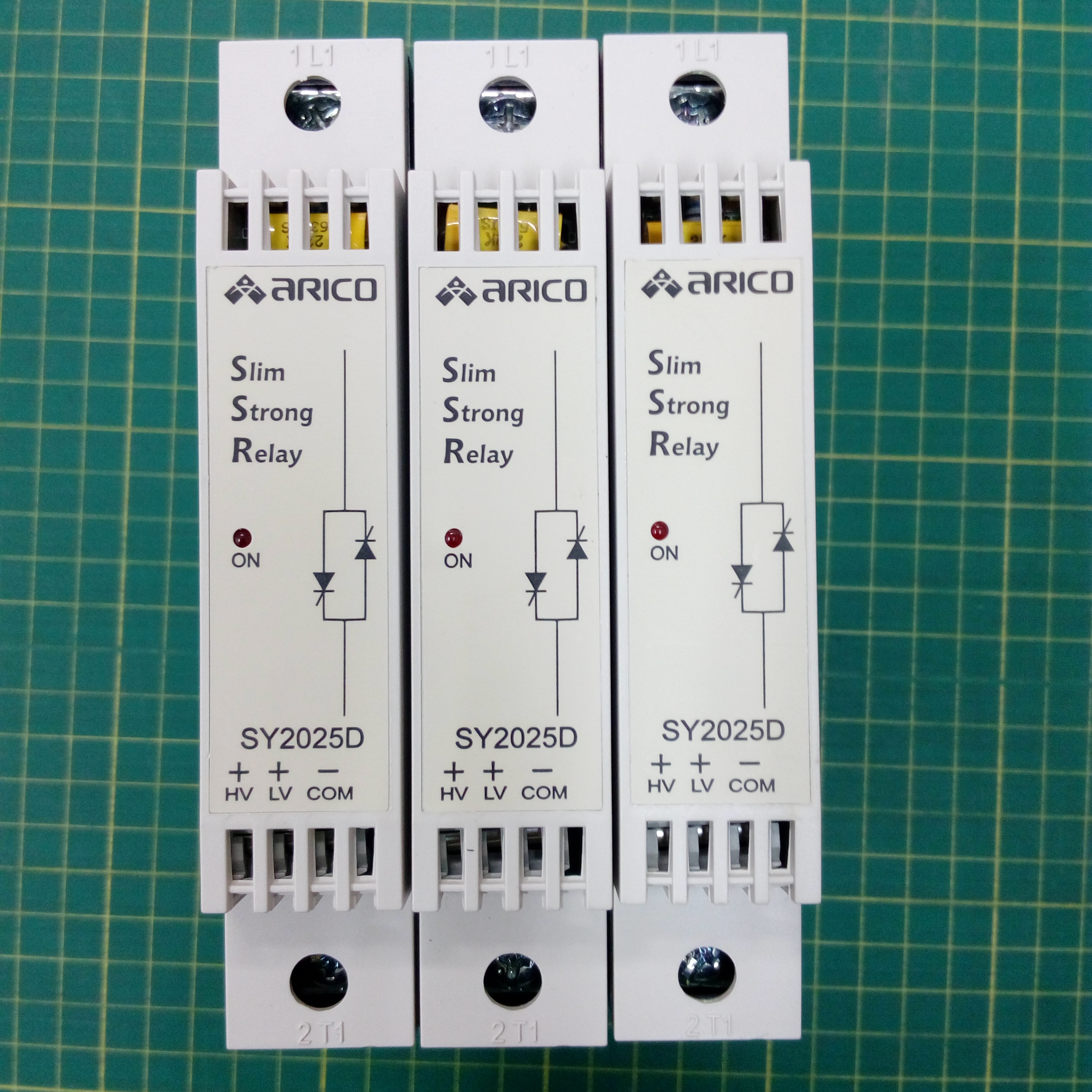โซลิดสเตท SOLID STATE RELAY ARICO SY2025D ทนกระแส 25A 220V