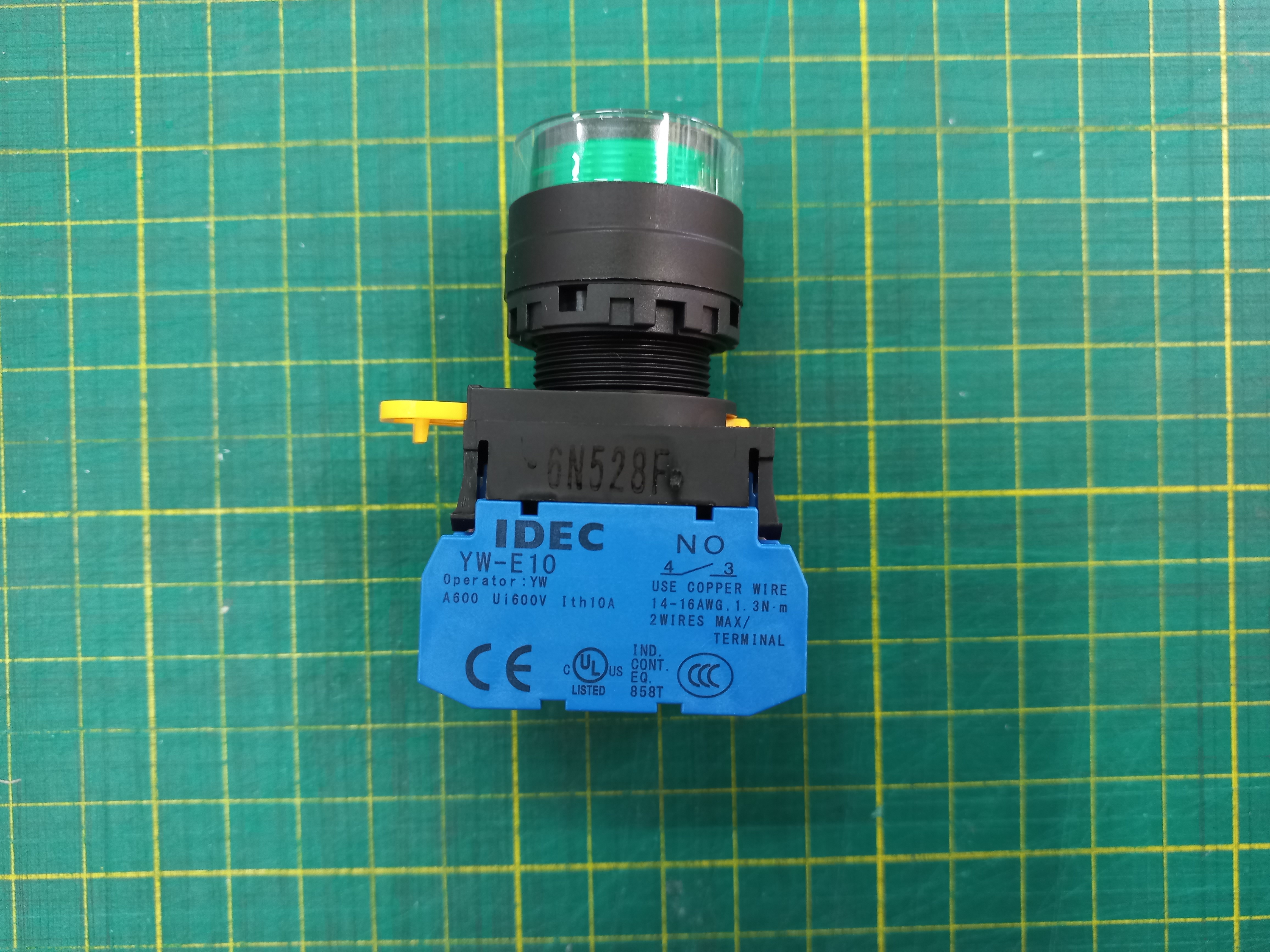 ปุ่มกดมีแลมป์ LED สีเขียว Push Button Switch 1NO-NC รู 22 mm ไฟ 230/240V AC/DC