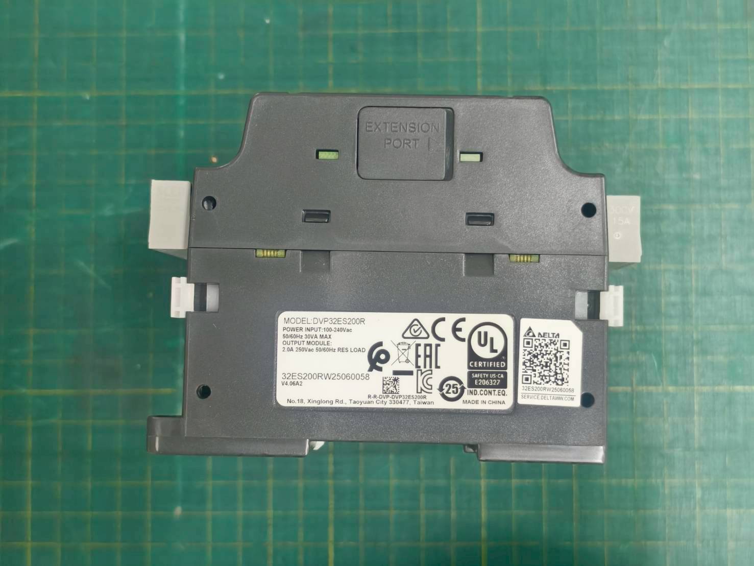 DVP32ES200R PLC DELTA 16DI/16DO DC / RELAY/ 220V