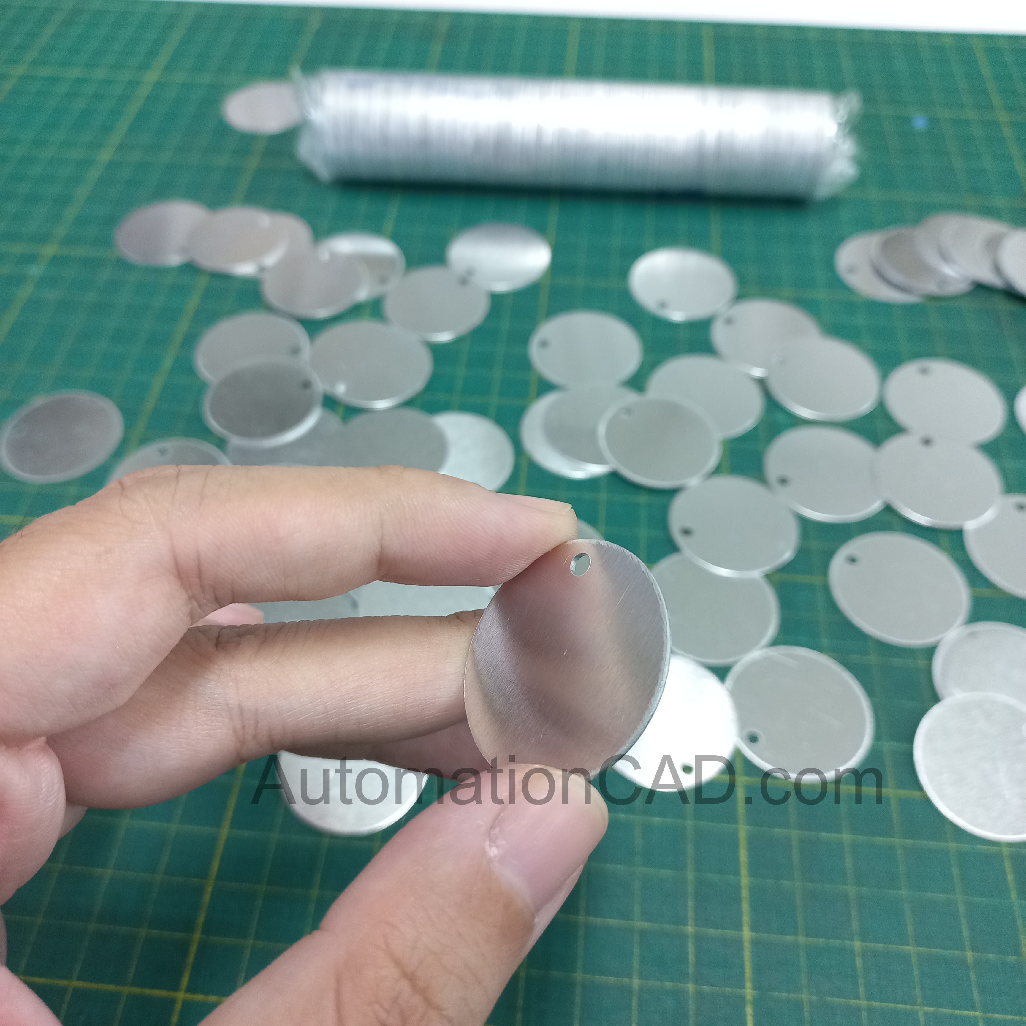 แท็กอะลูมิเนียม แบบกลม เส้นผ่าศูนย์กลาง 3 เซนติเมตร หนา 1 mm ป้ายแท็ก Name Tag ป้ายชื่อ